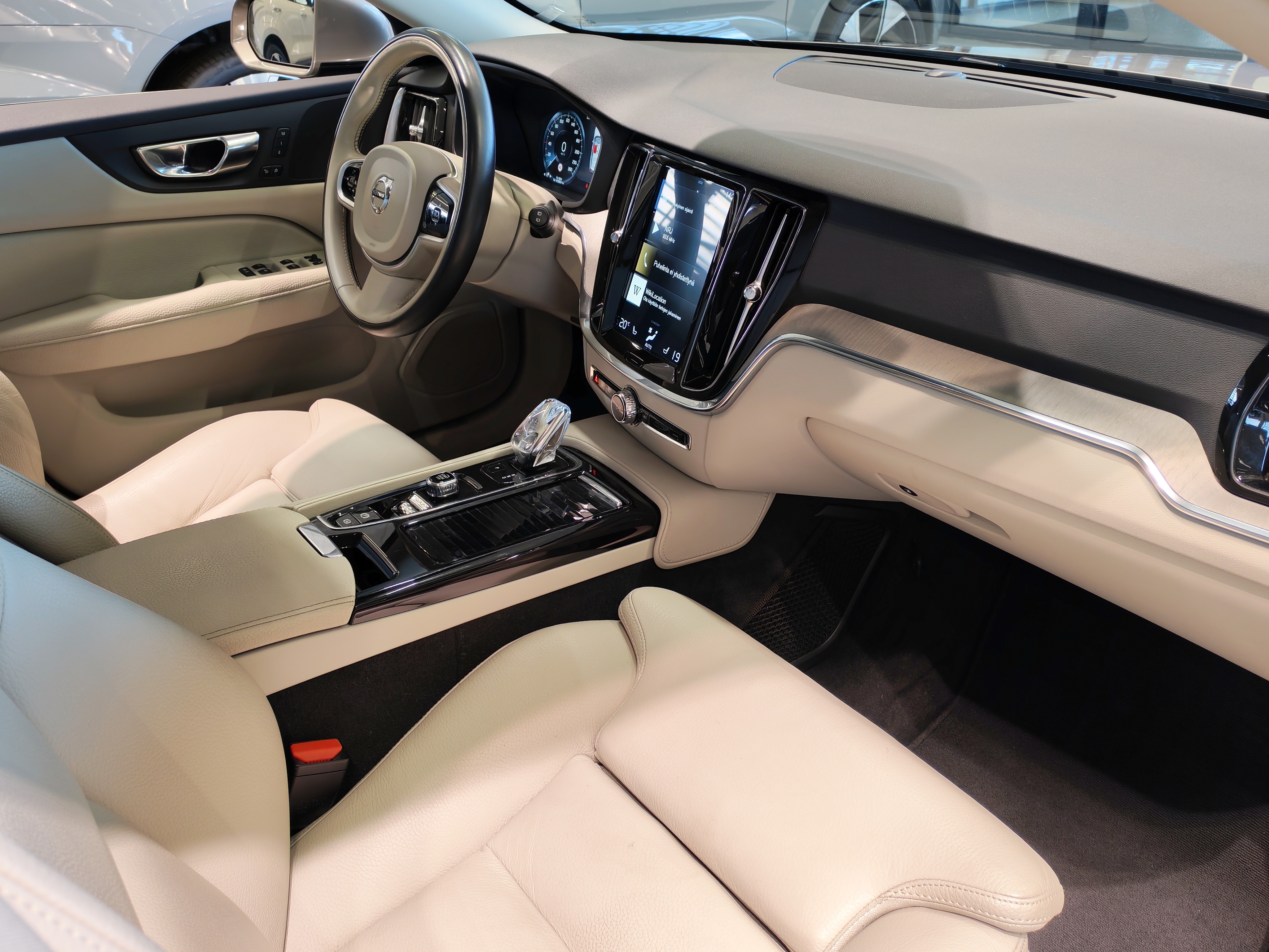 VOLVO V60 2020