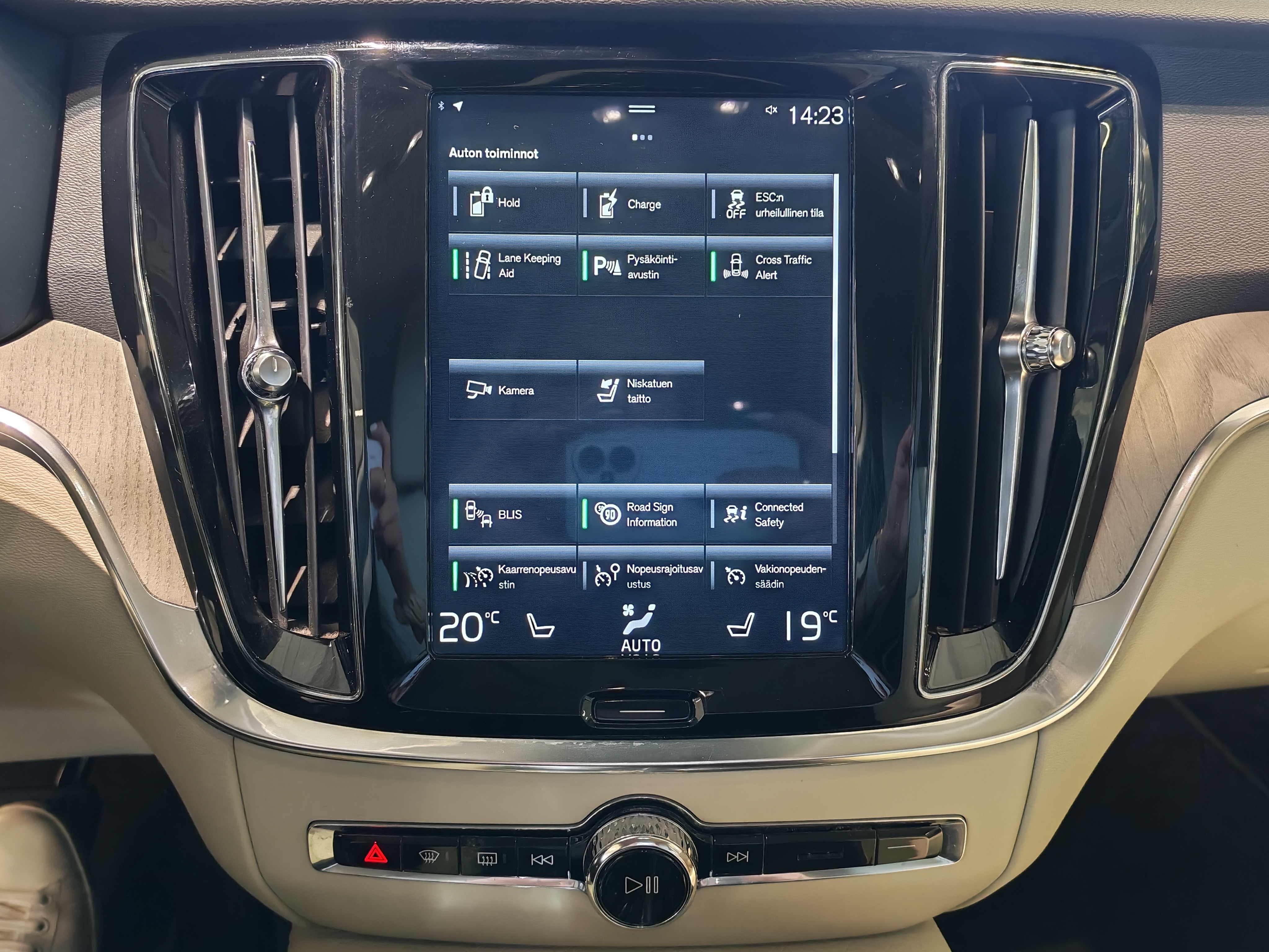 VOLVO V60 2020