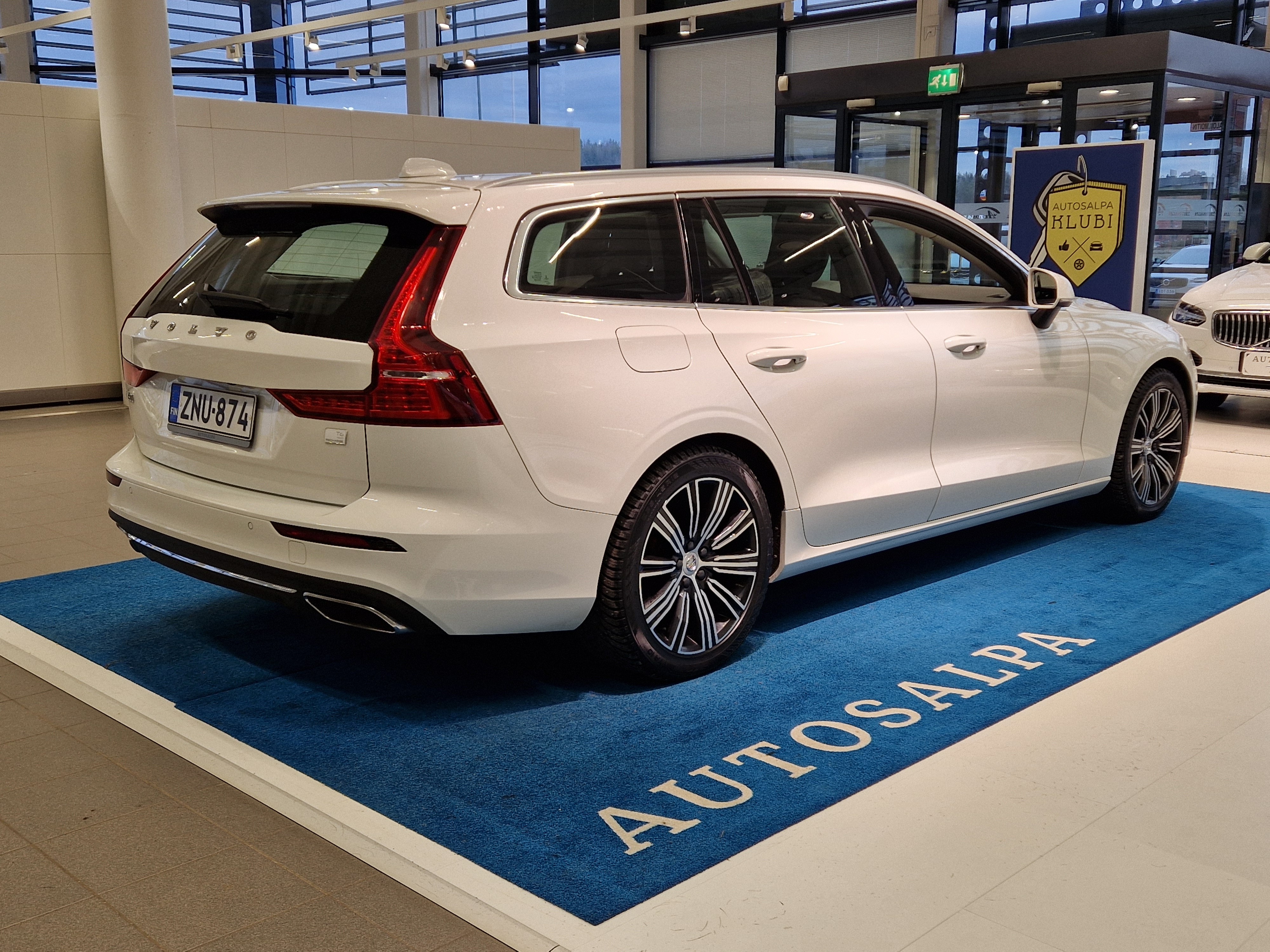 VOLVO V60 2022