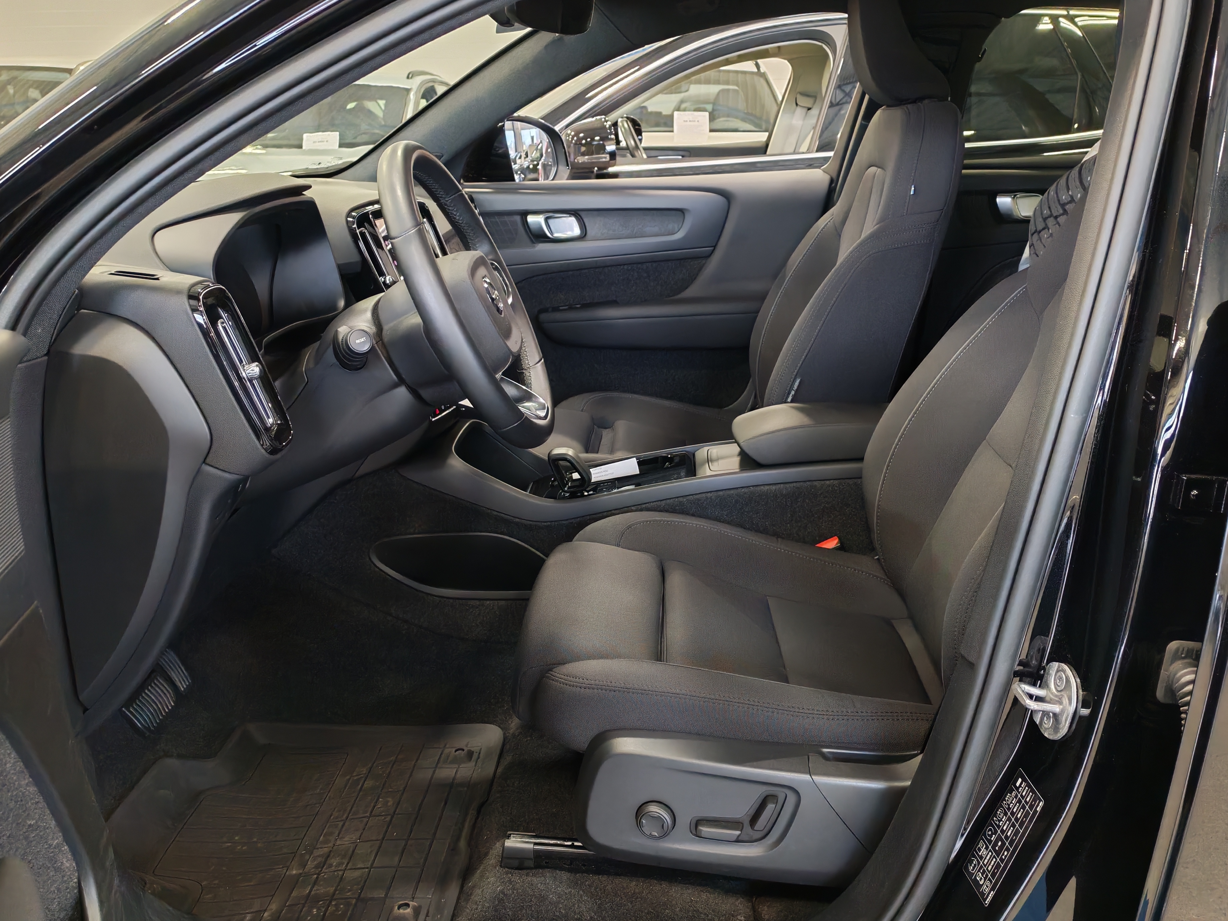 VOLVO C40 2023