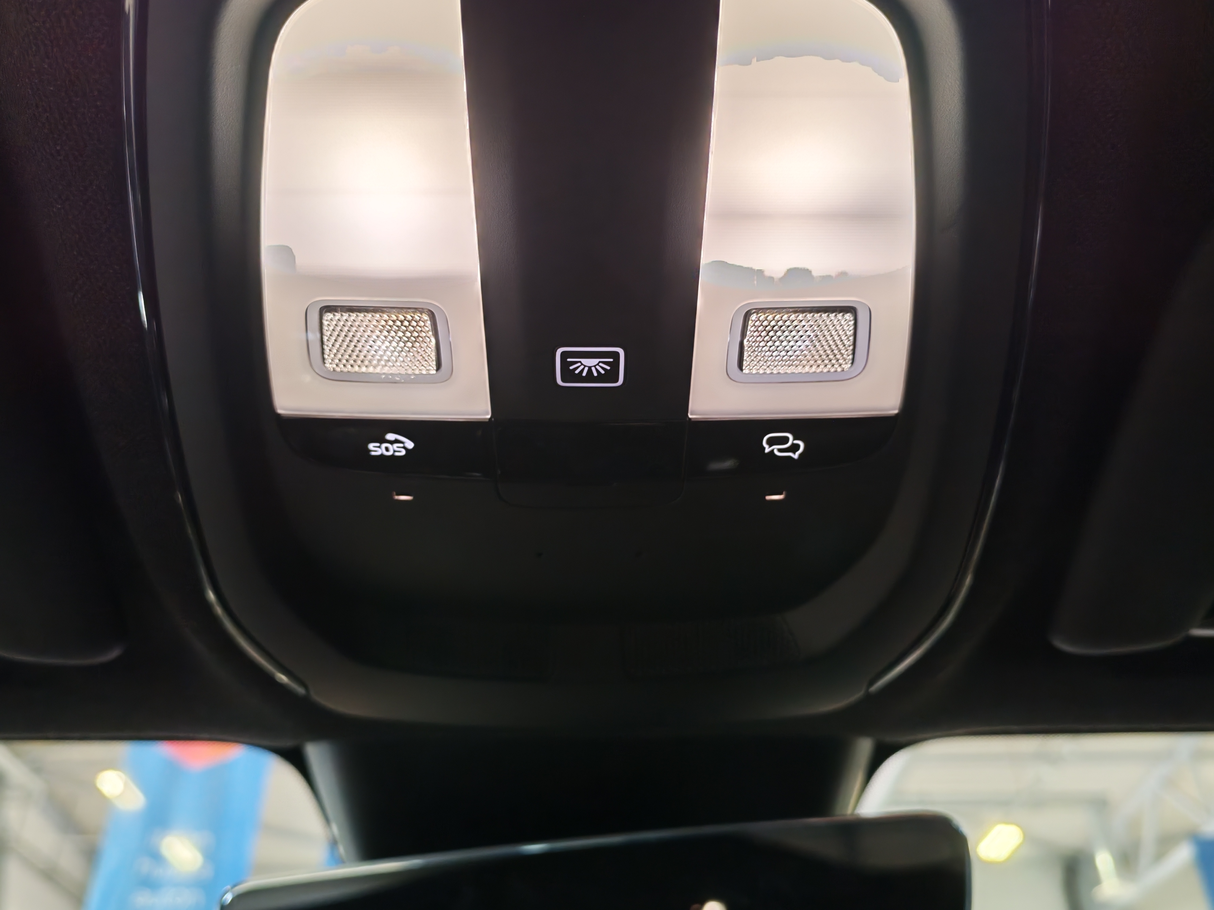 VOLVO C40 2023