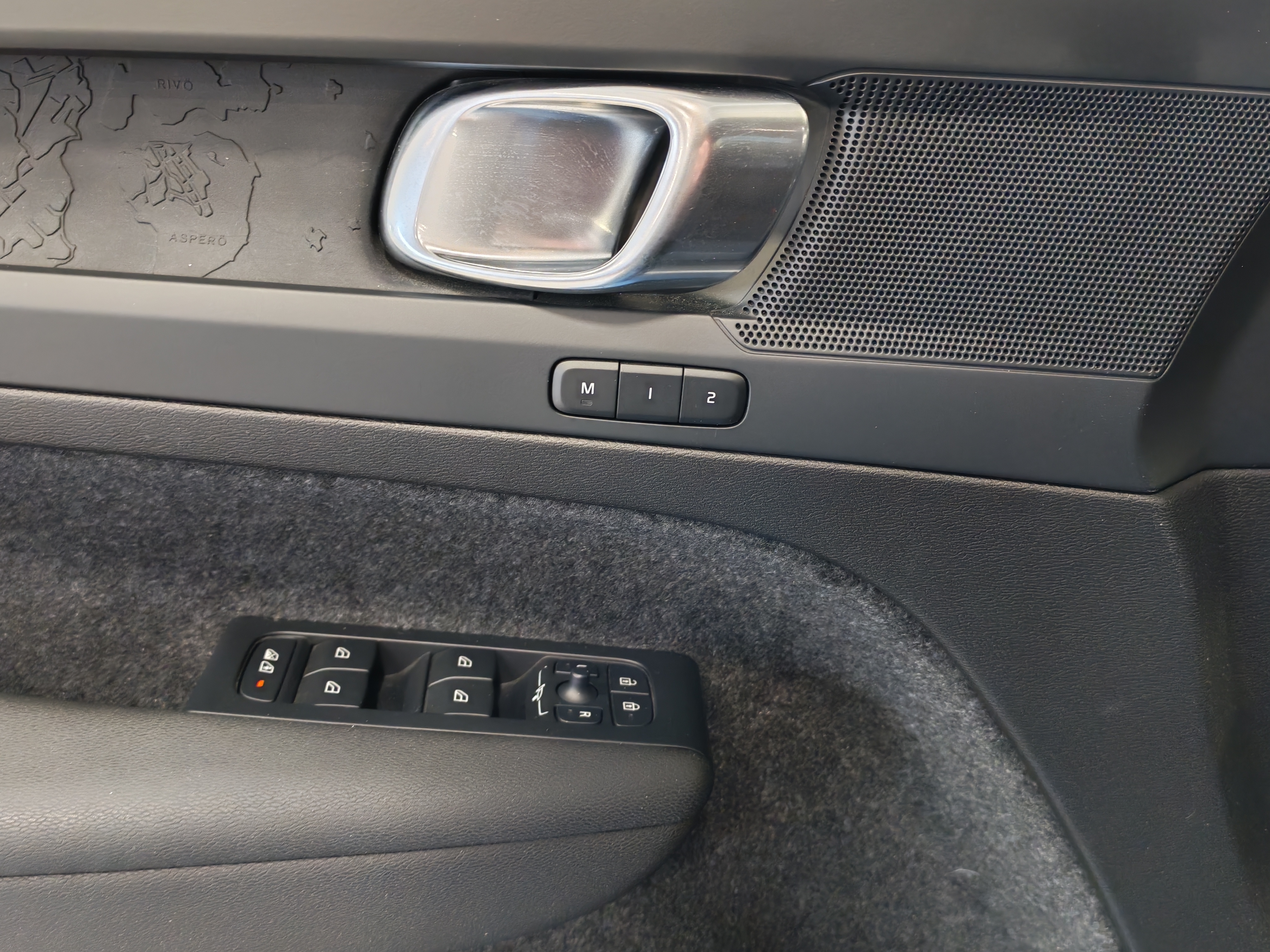 VOLVO C40 2023