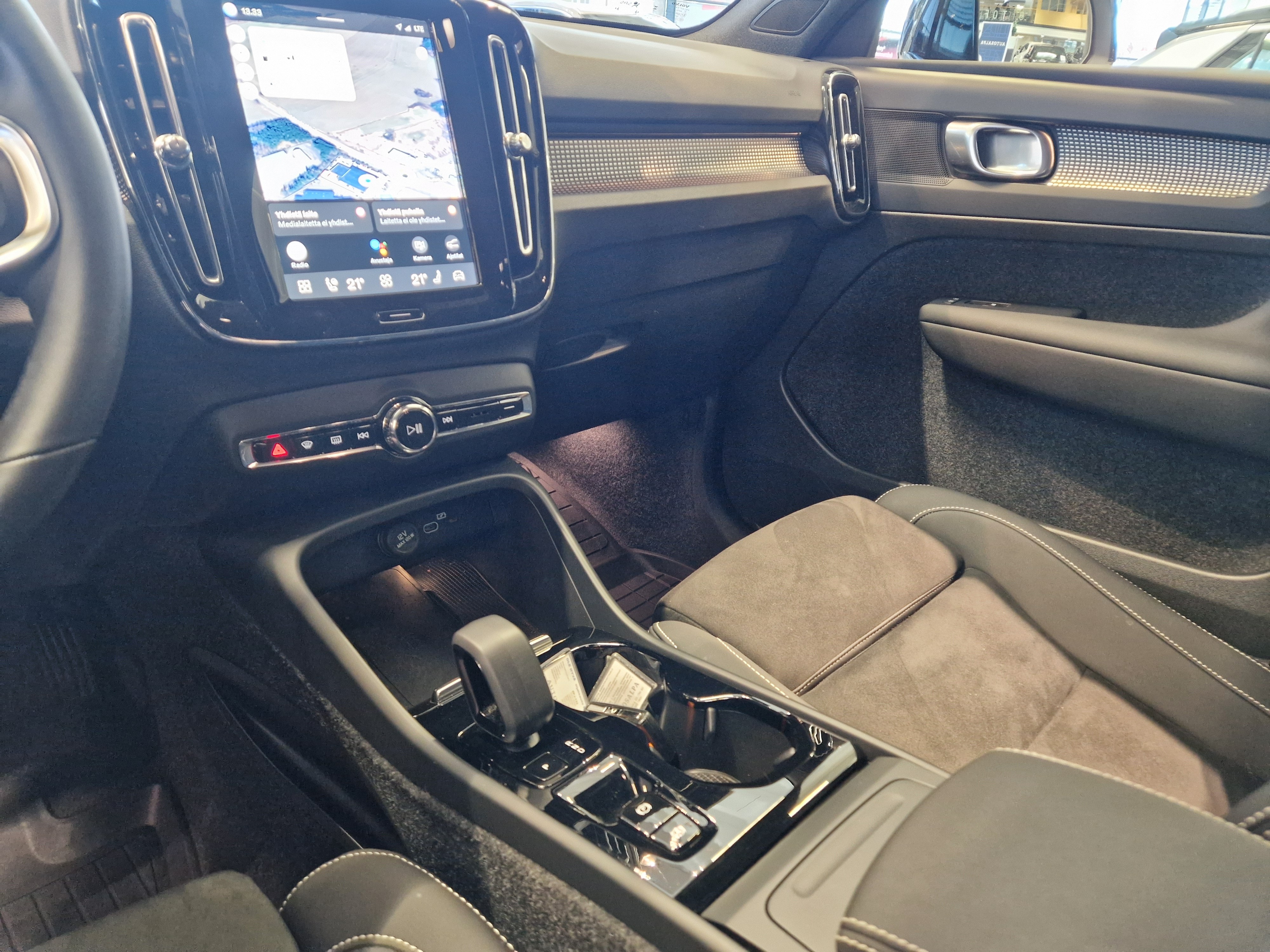 VOLVO XC40 2024