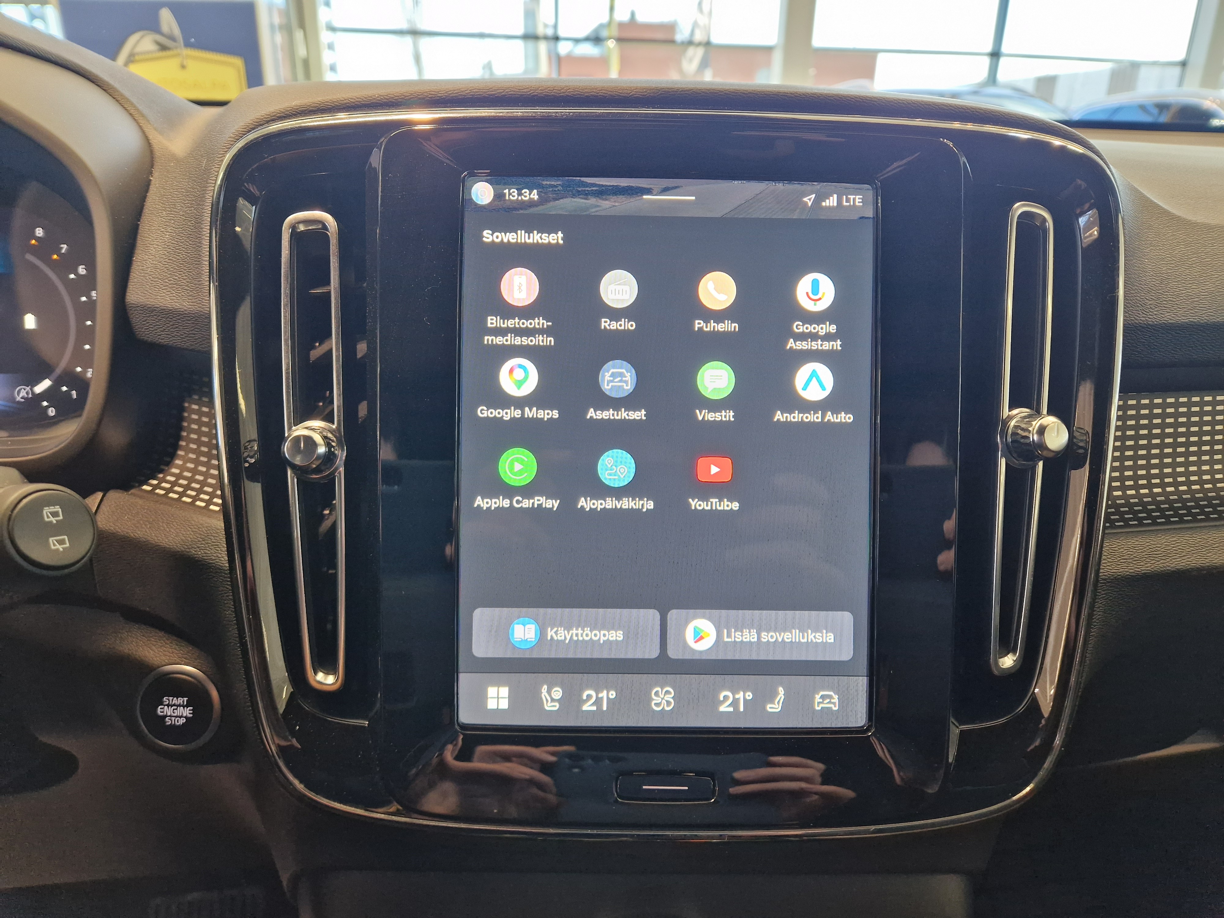 VOLVO XC40 2024