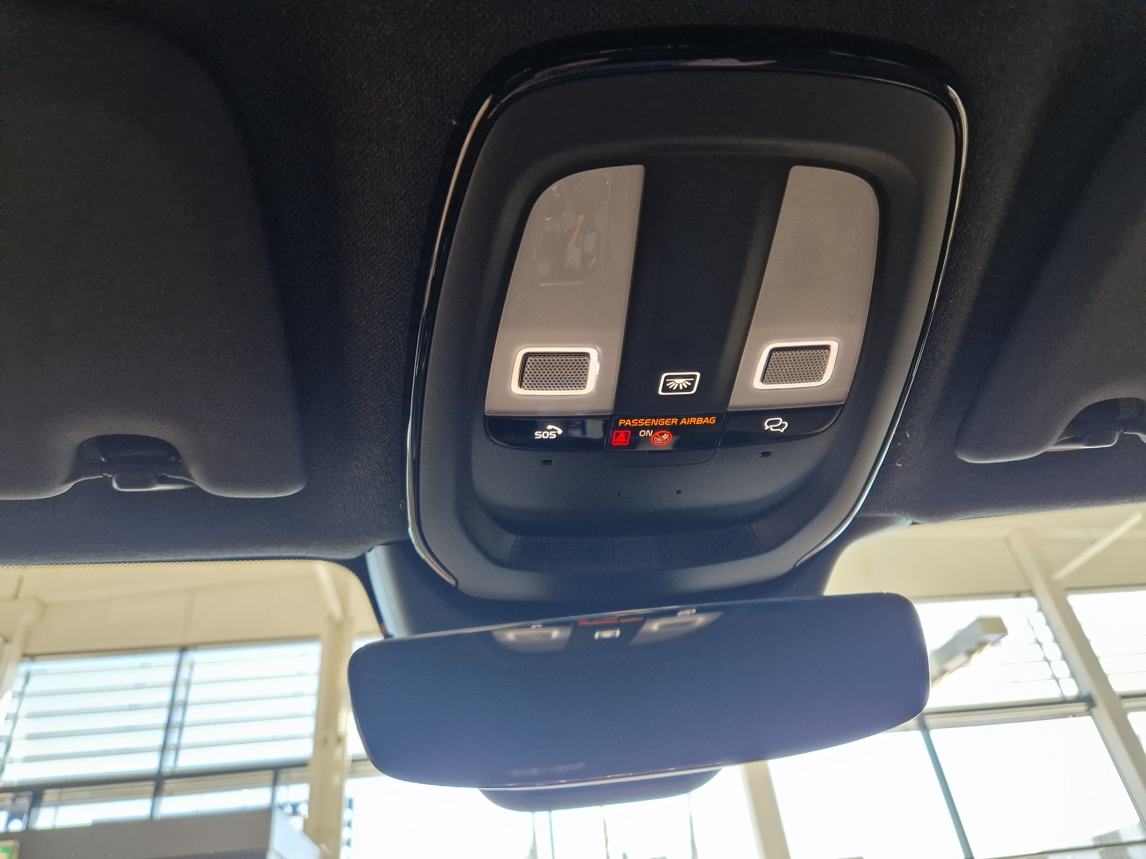 VOLVO XC40 2024