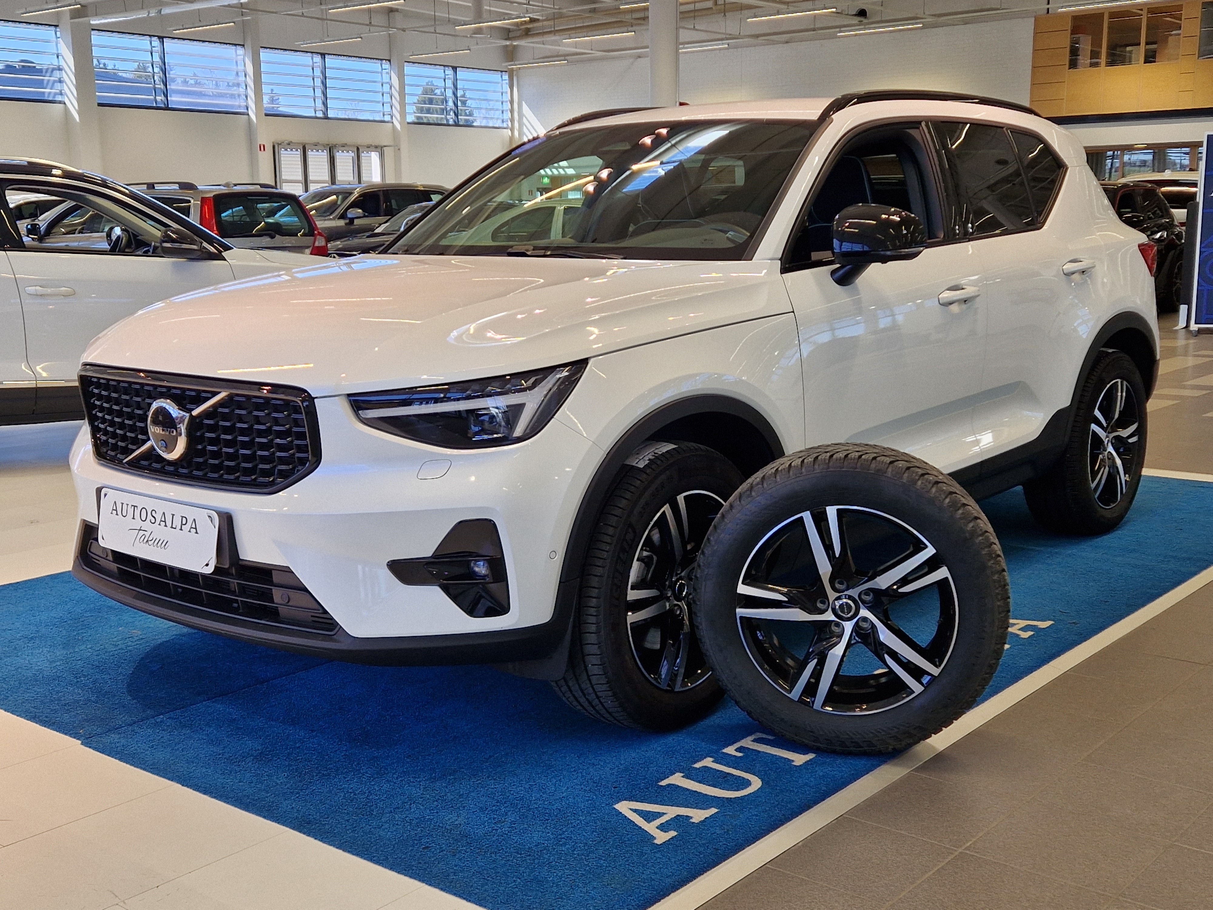 VOLVO XC40 2024
