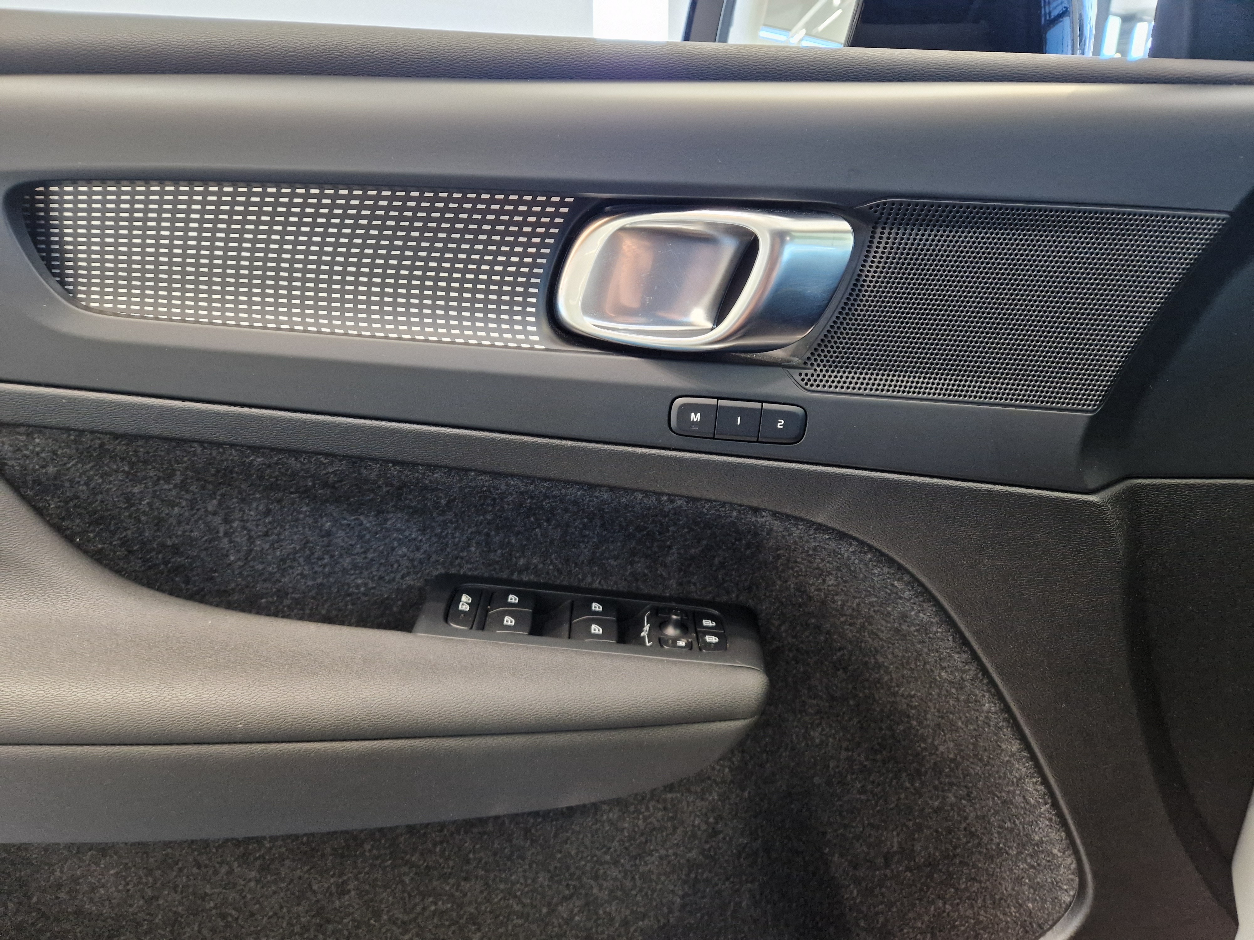 VOLVO XC40 2024