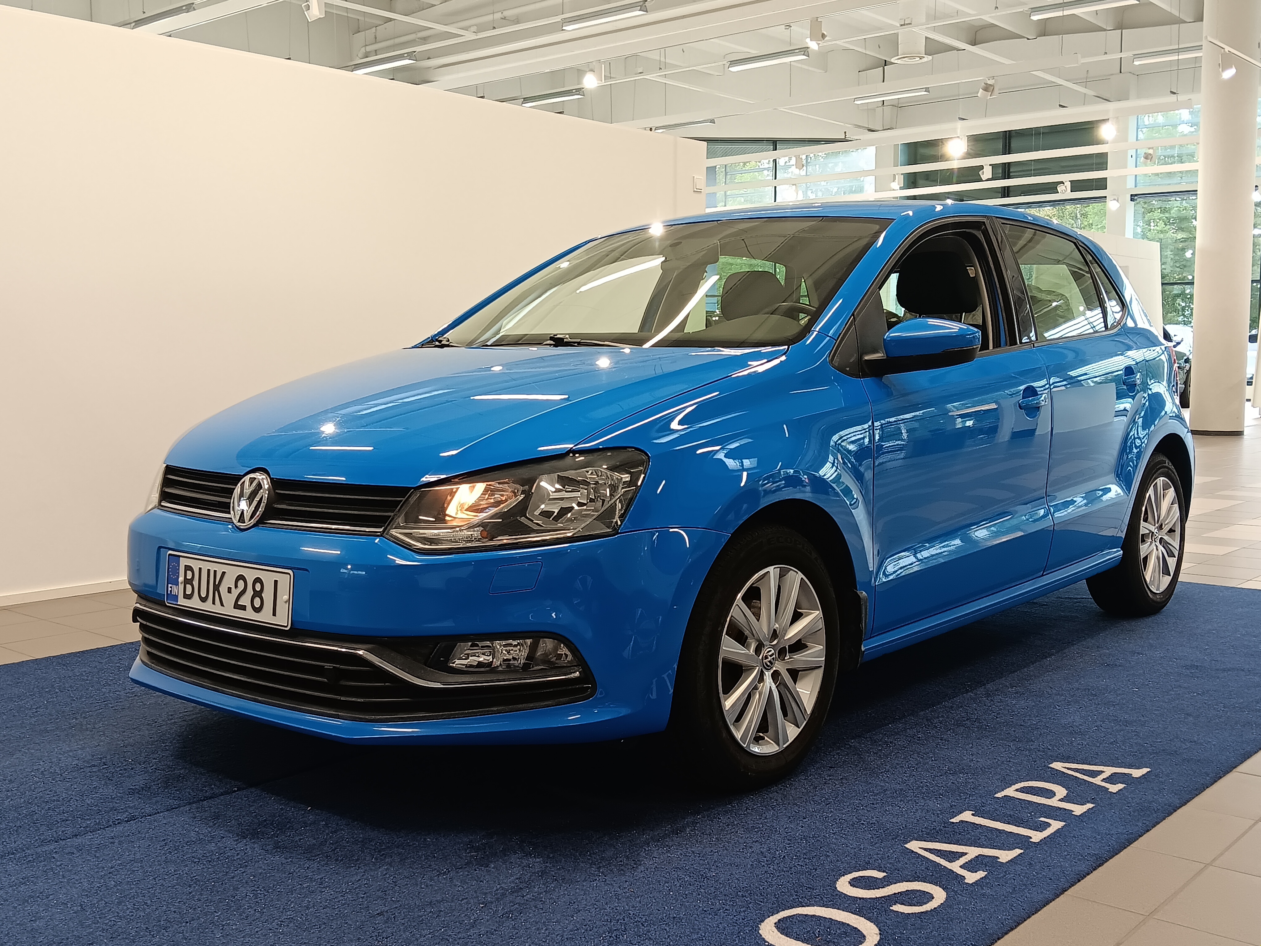 VOLKSWAGEN Polo 2015