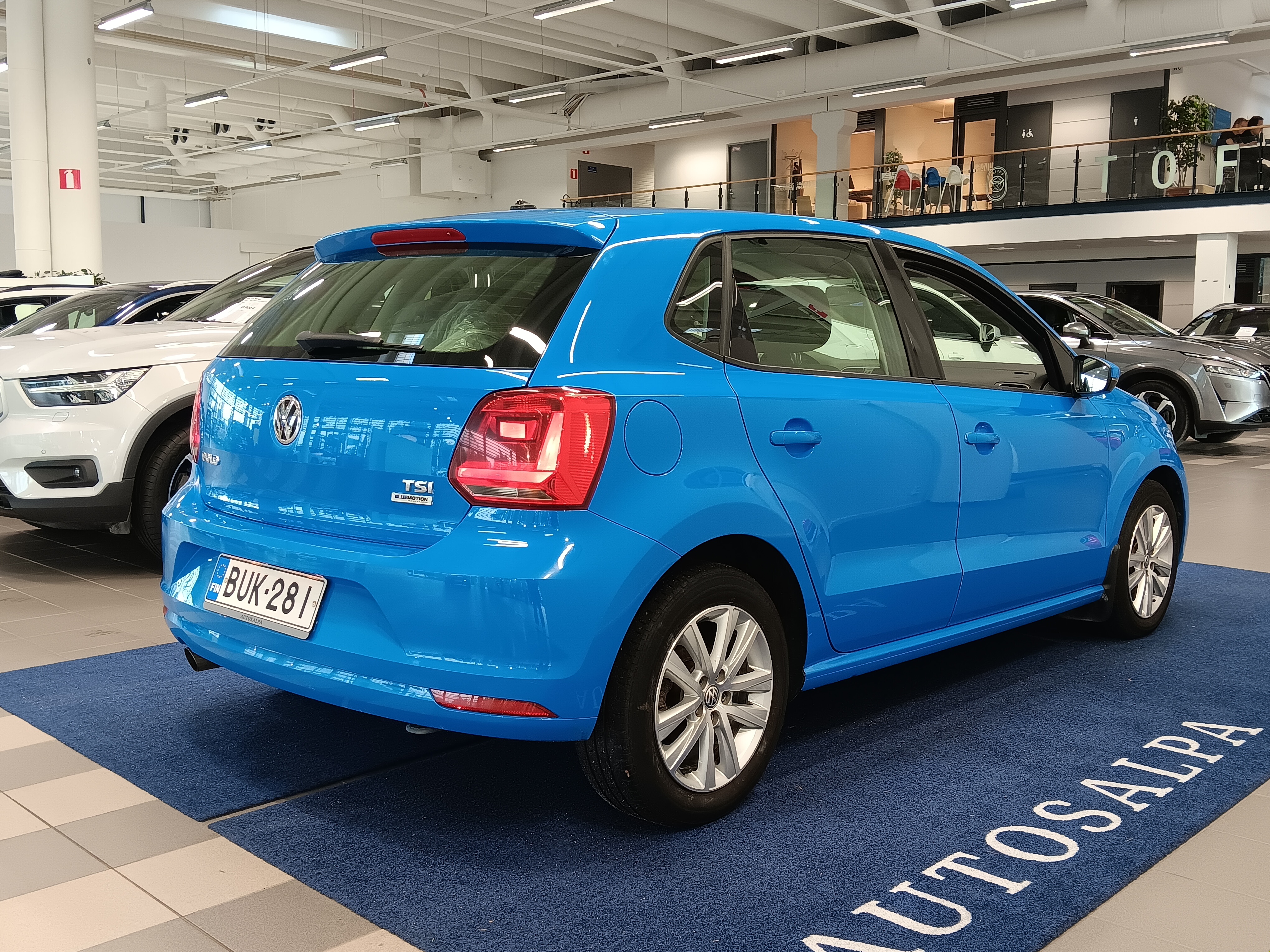 VOLKSWAGEN Polo 2015