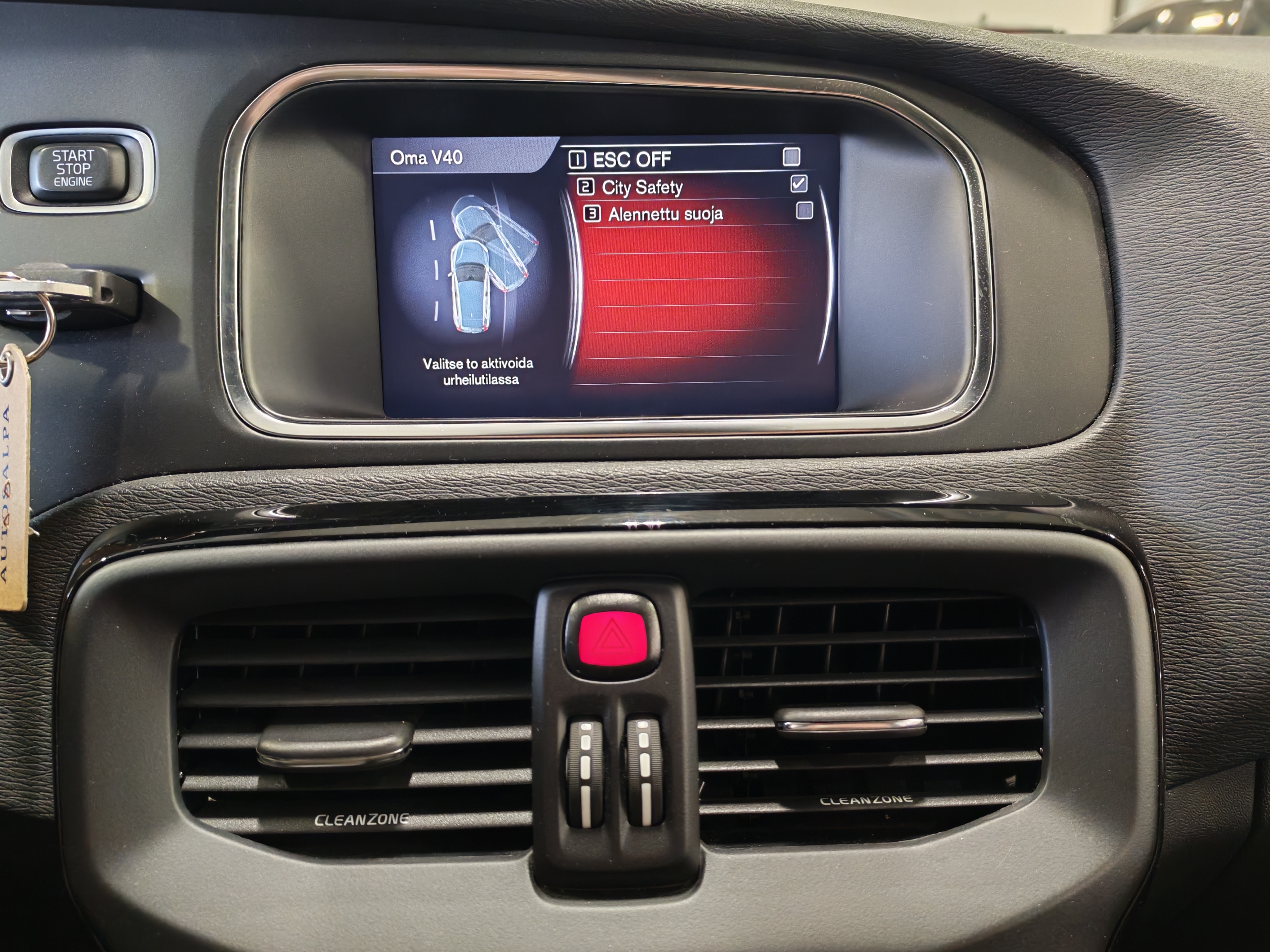 VOLVO V40 2019