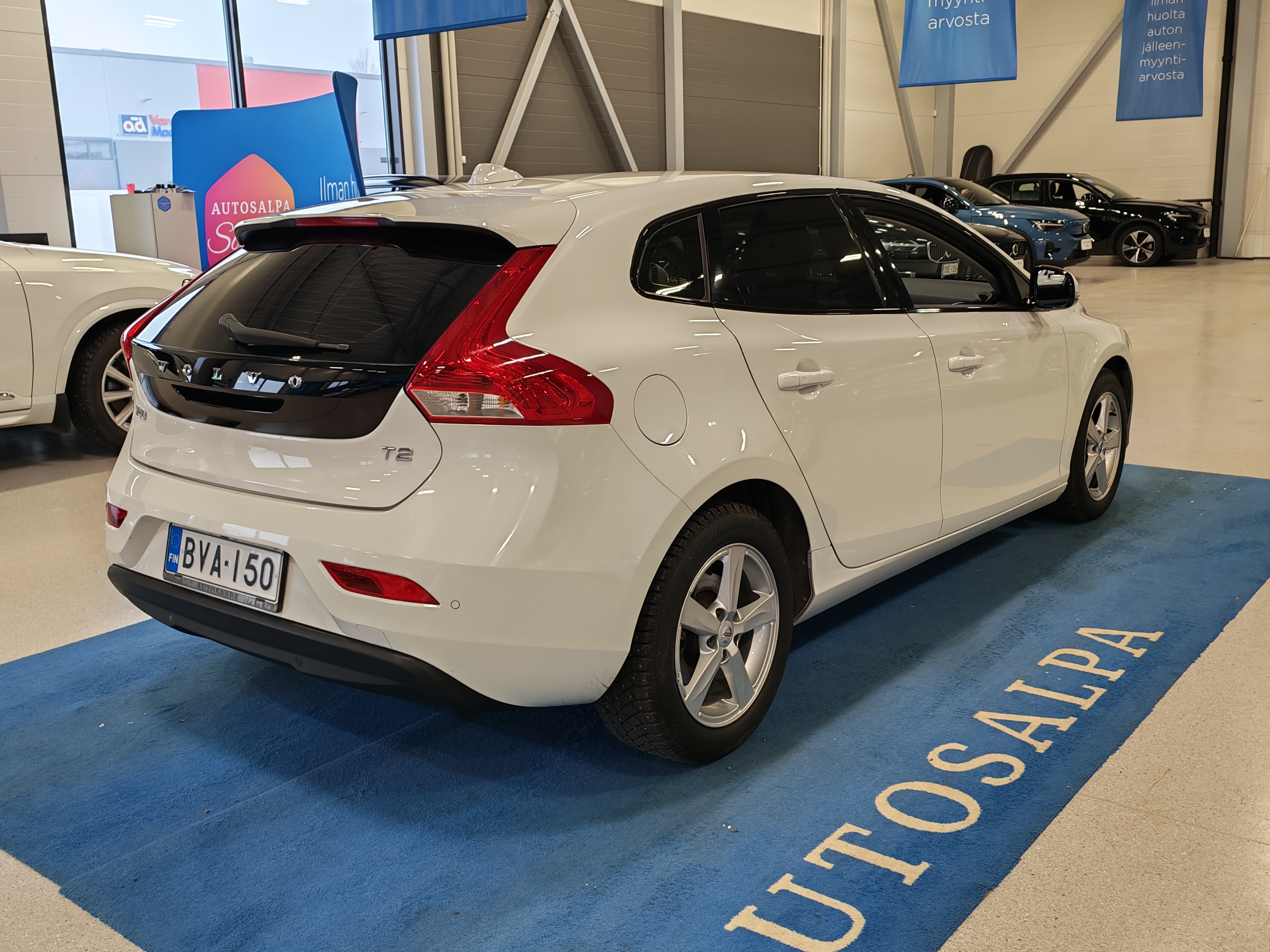 VOLVO V40 2019