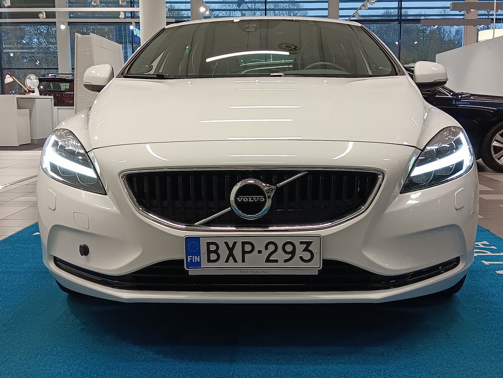 VOLVO V40 2019