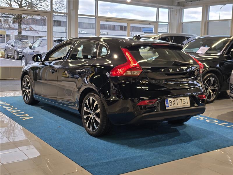 VOLVO V40 2019
