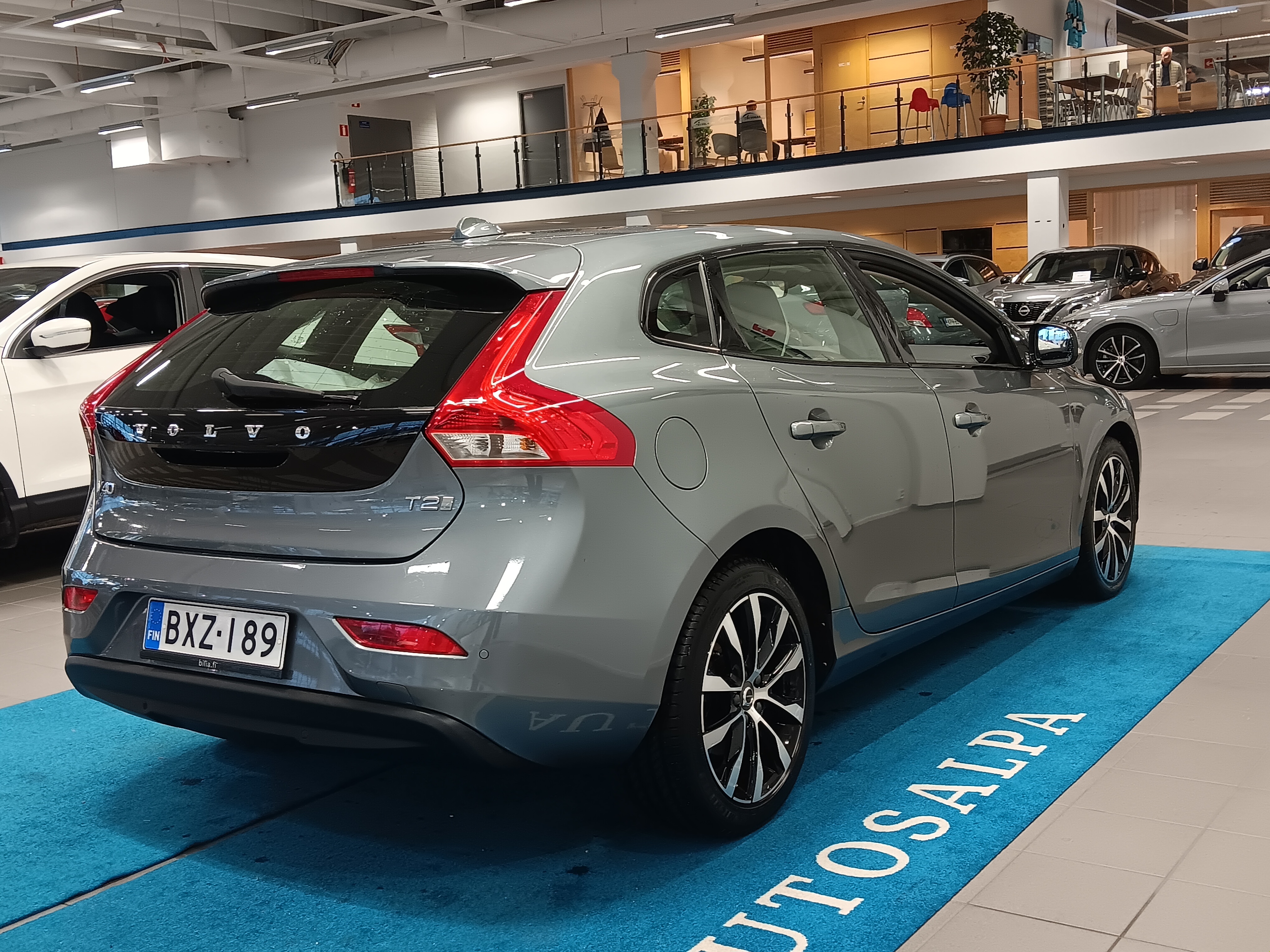 VOLVO V40 2020