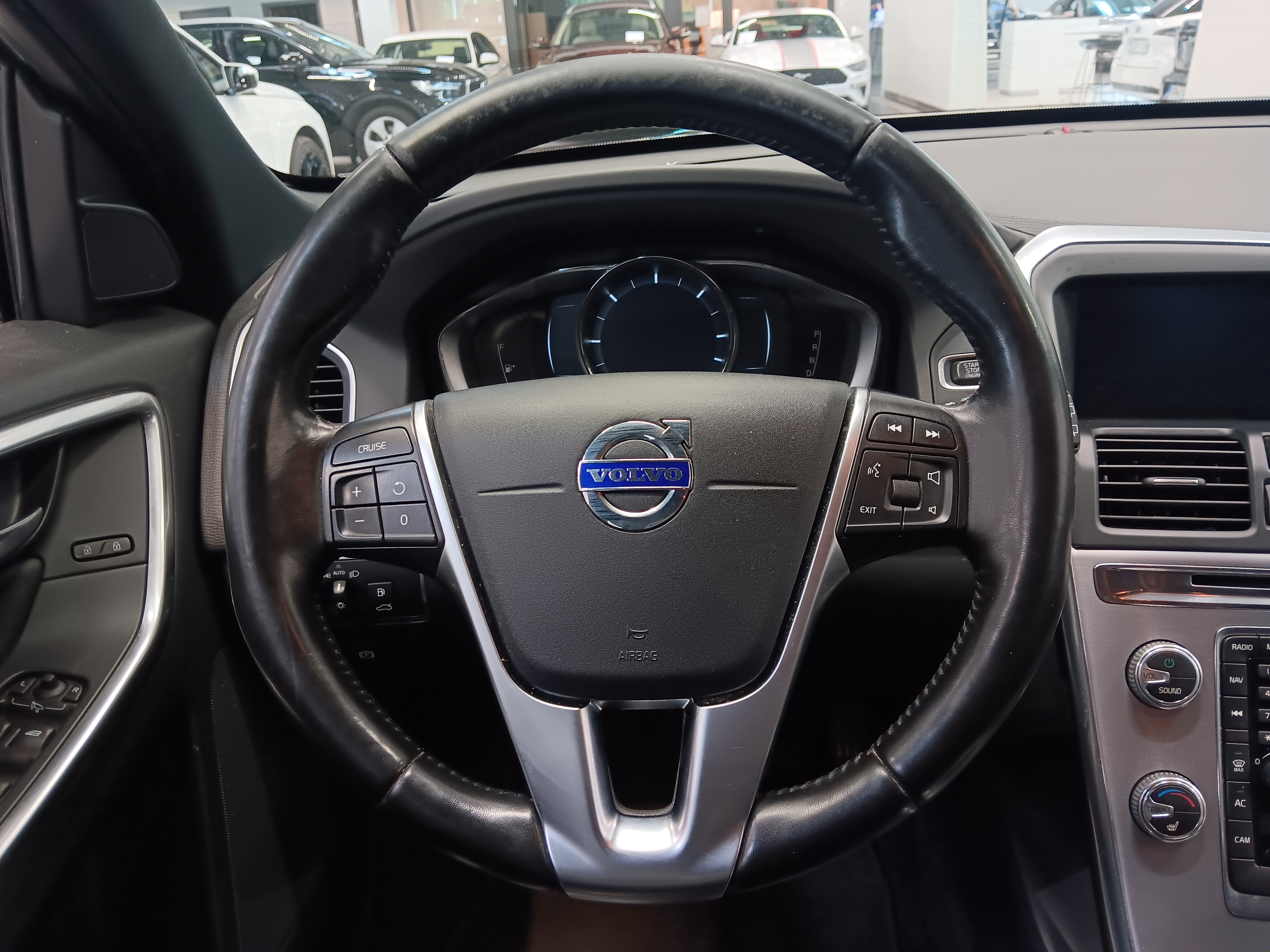 VOLVO XC60 2017
