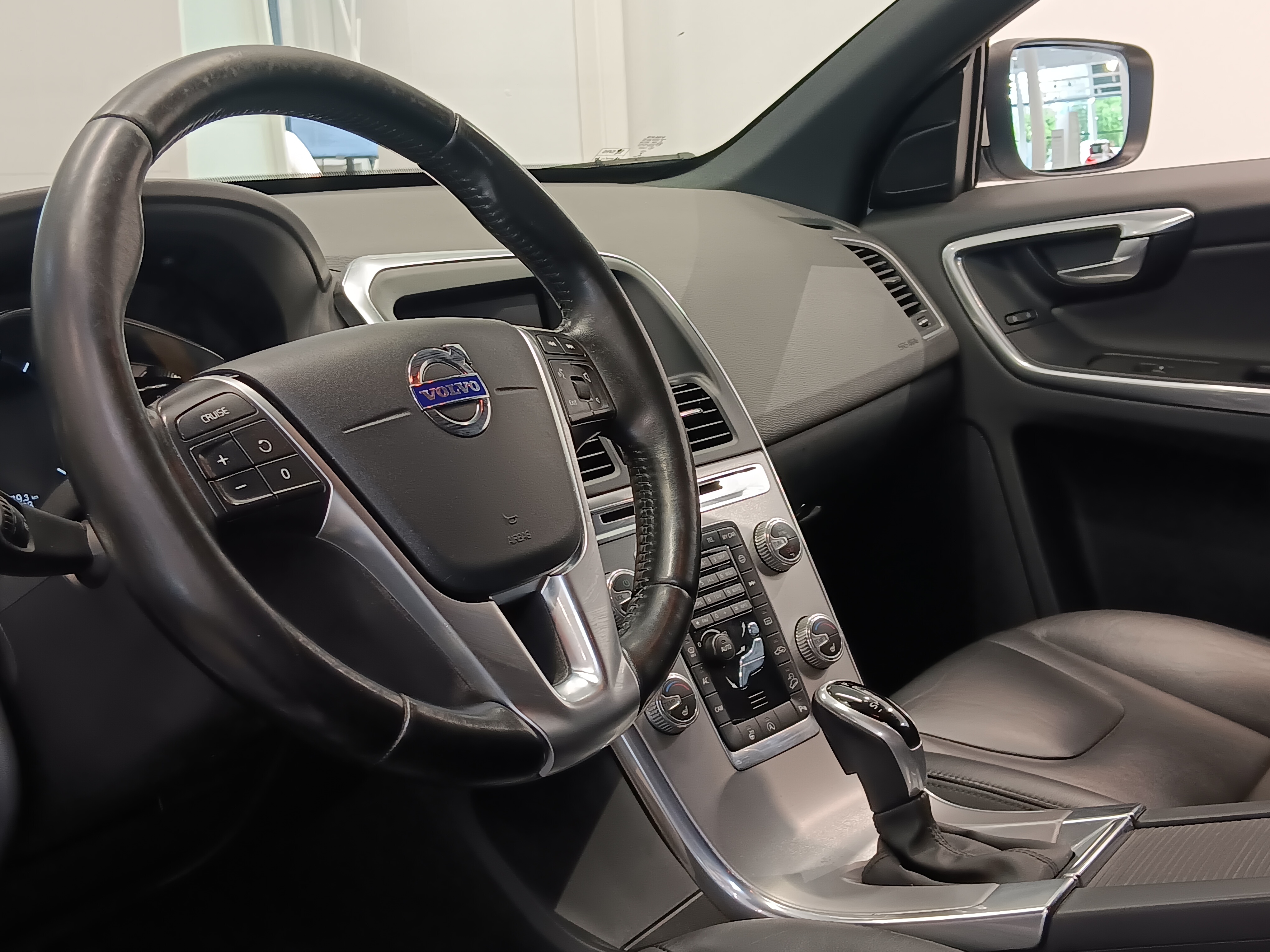 VOLVO XC60 2017