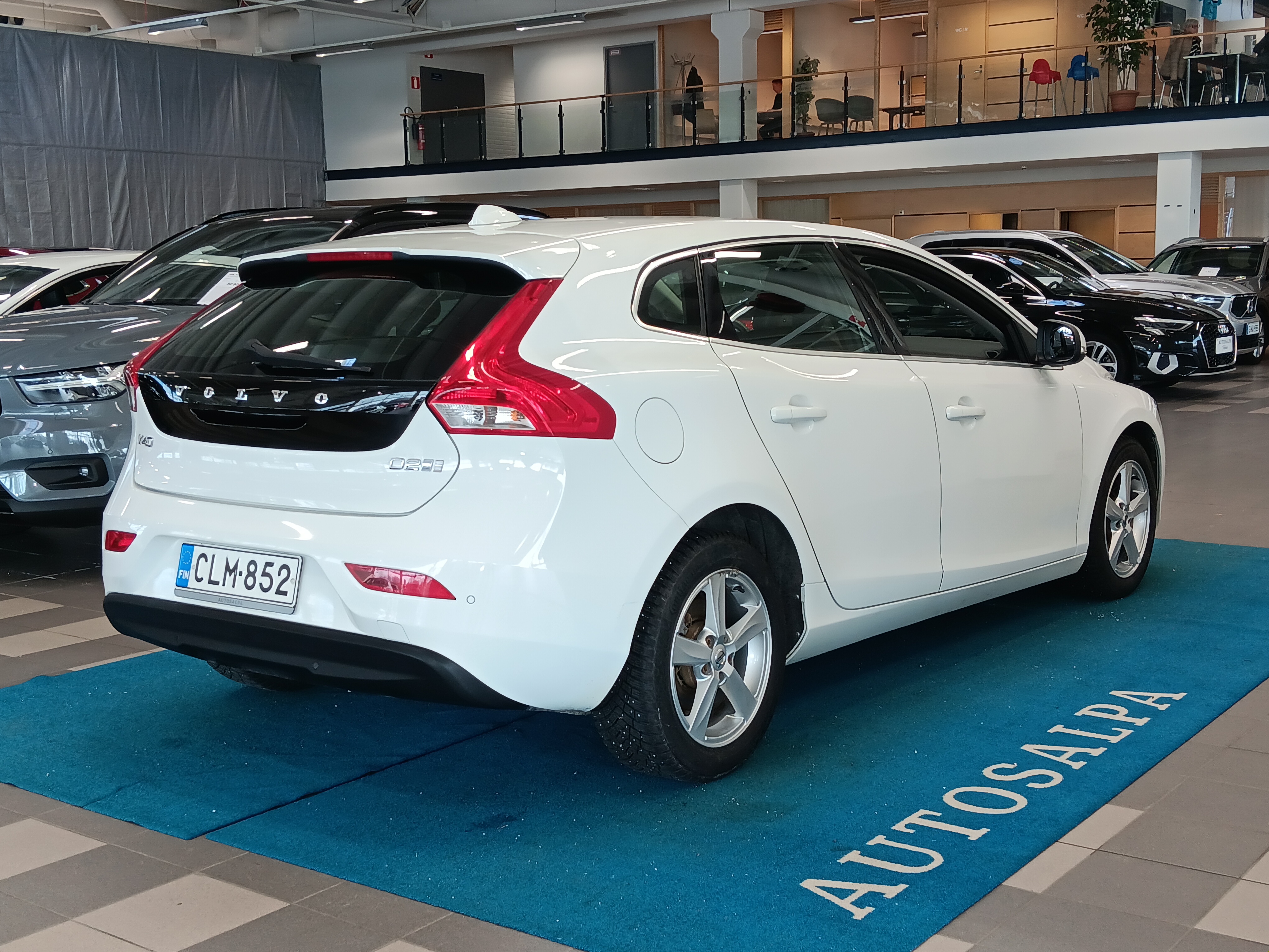 VOLVO V40 2018
