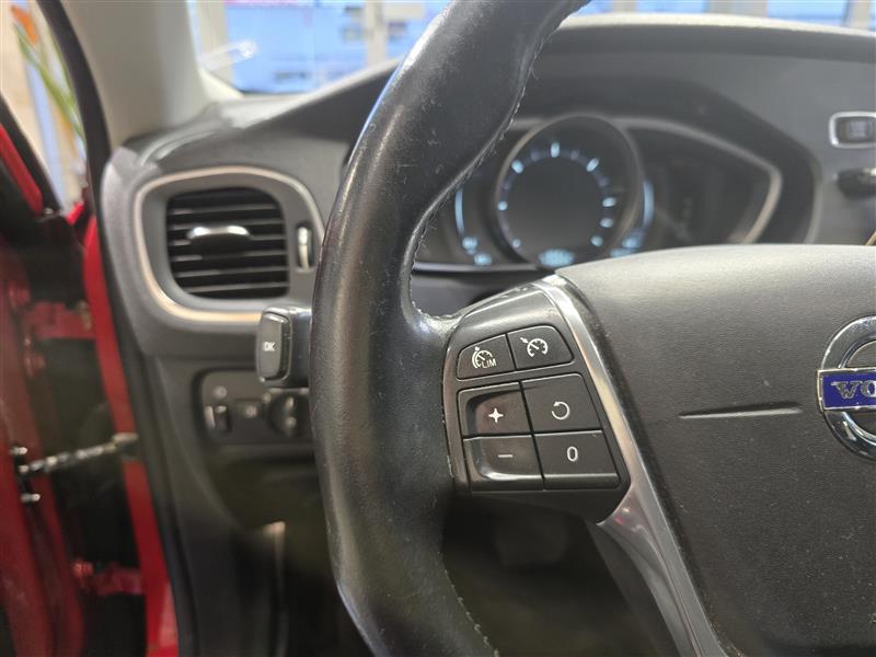 VOLVO V40 Cross Country 2016