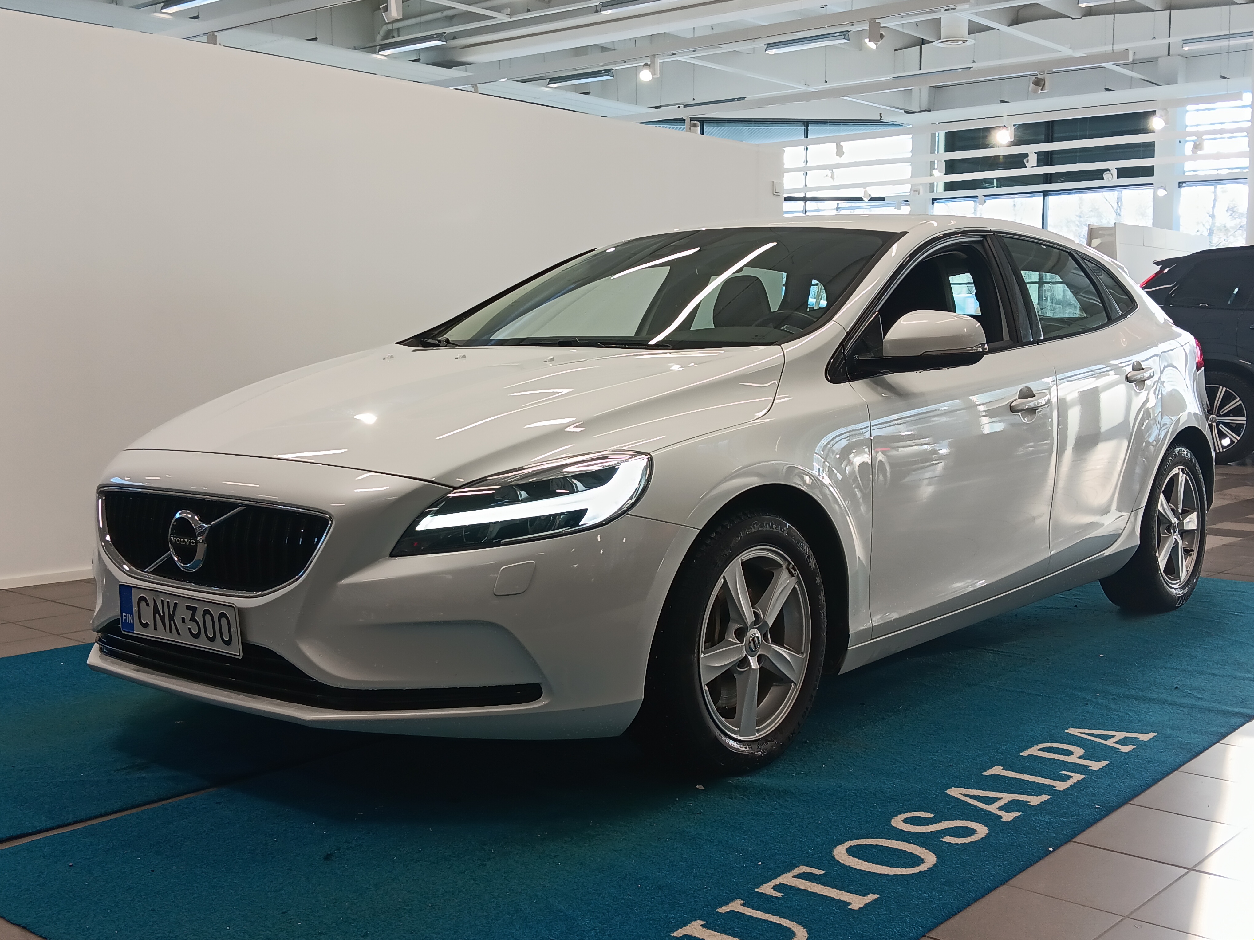 VOLVO V40 2019