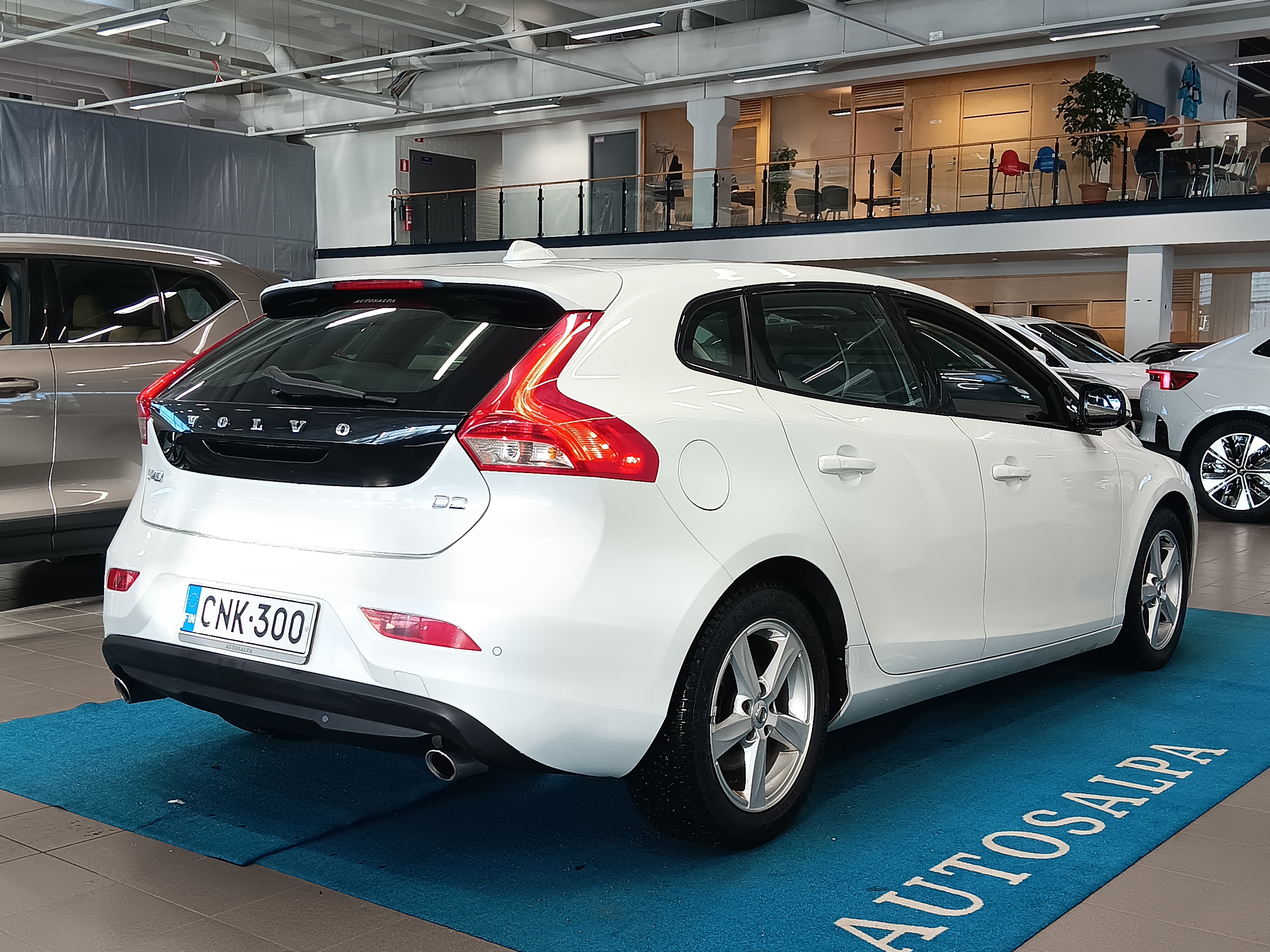 VOLVO V40 2019