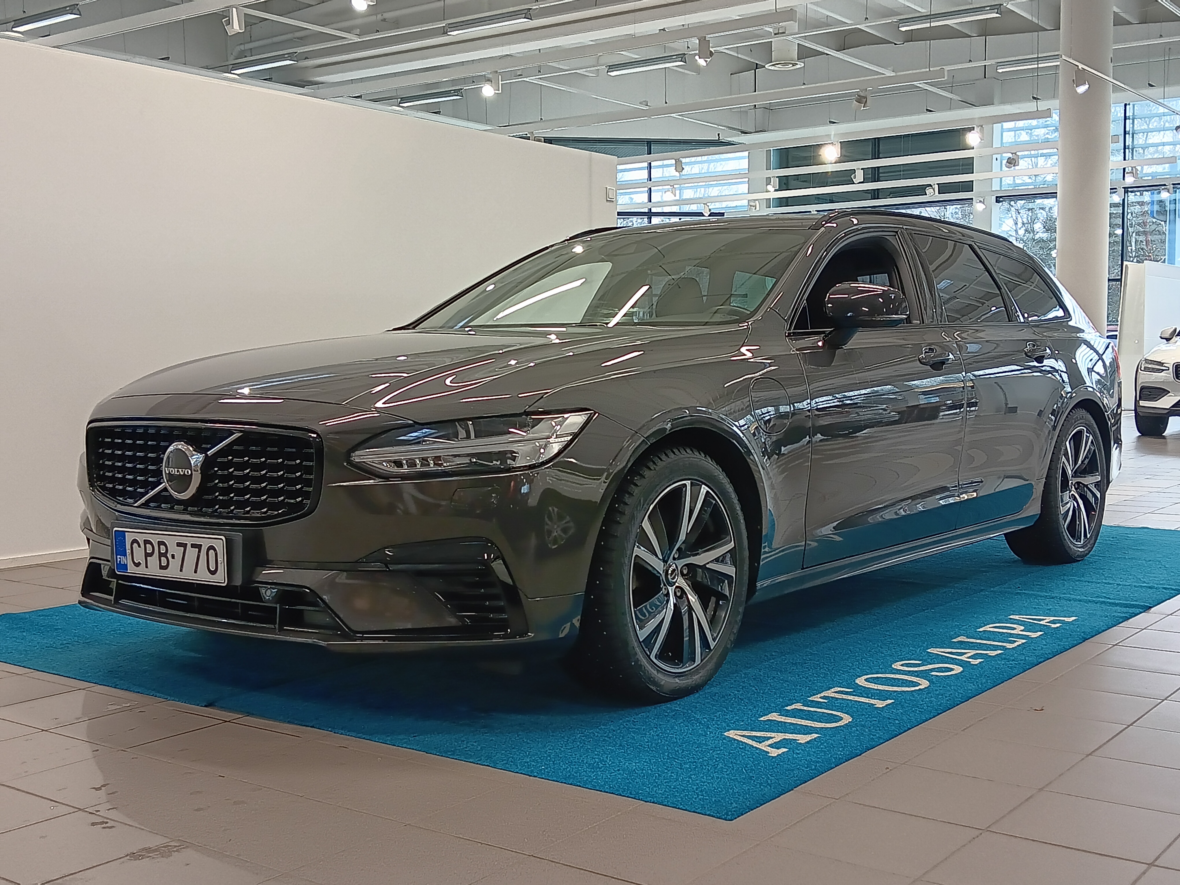 VOLVO V90 2021