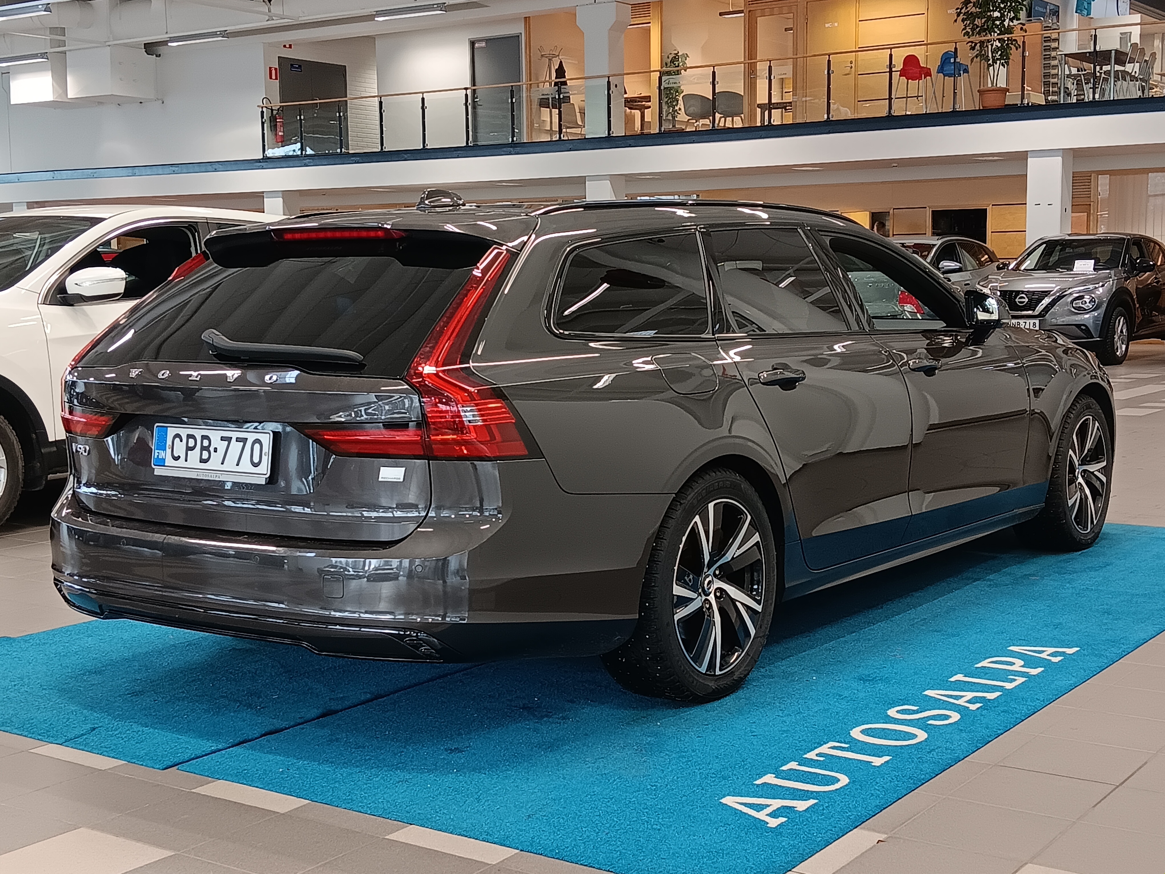 VOLVO V90 2021