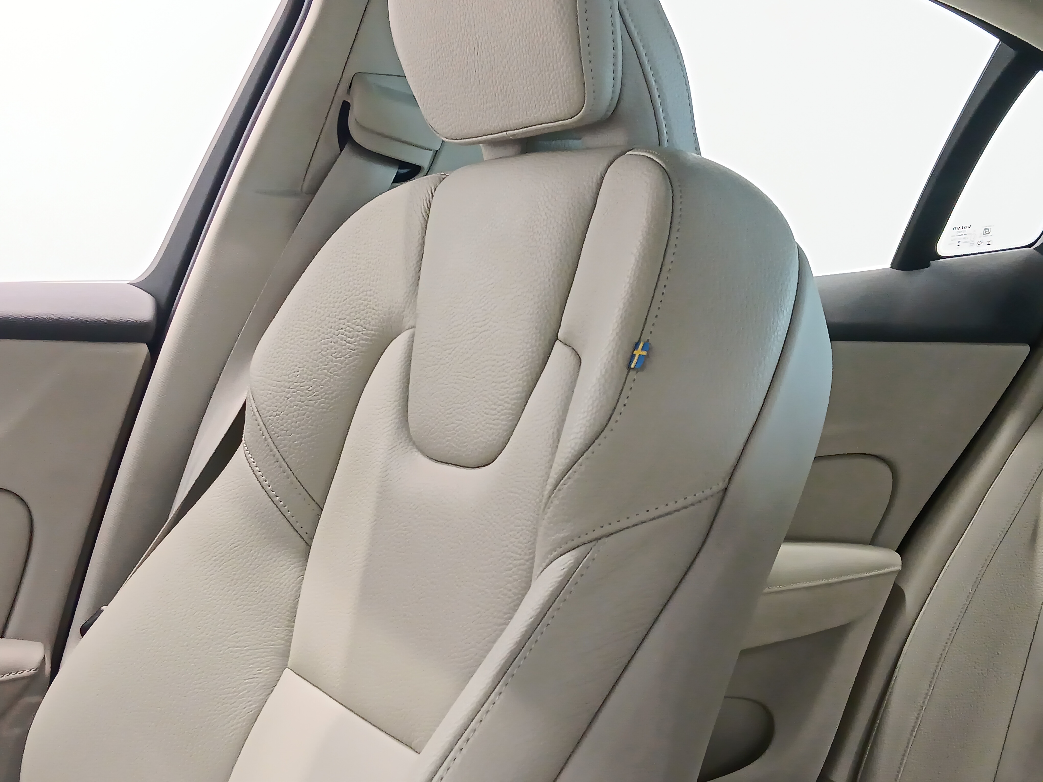 VOLVO S60 2023