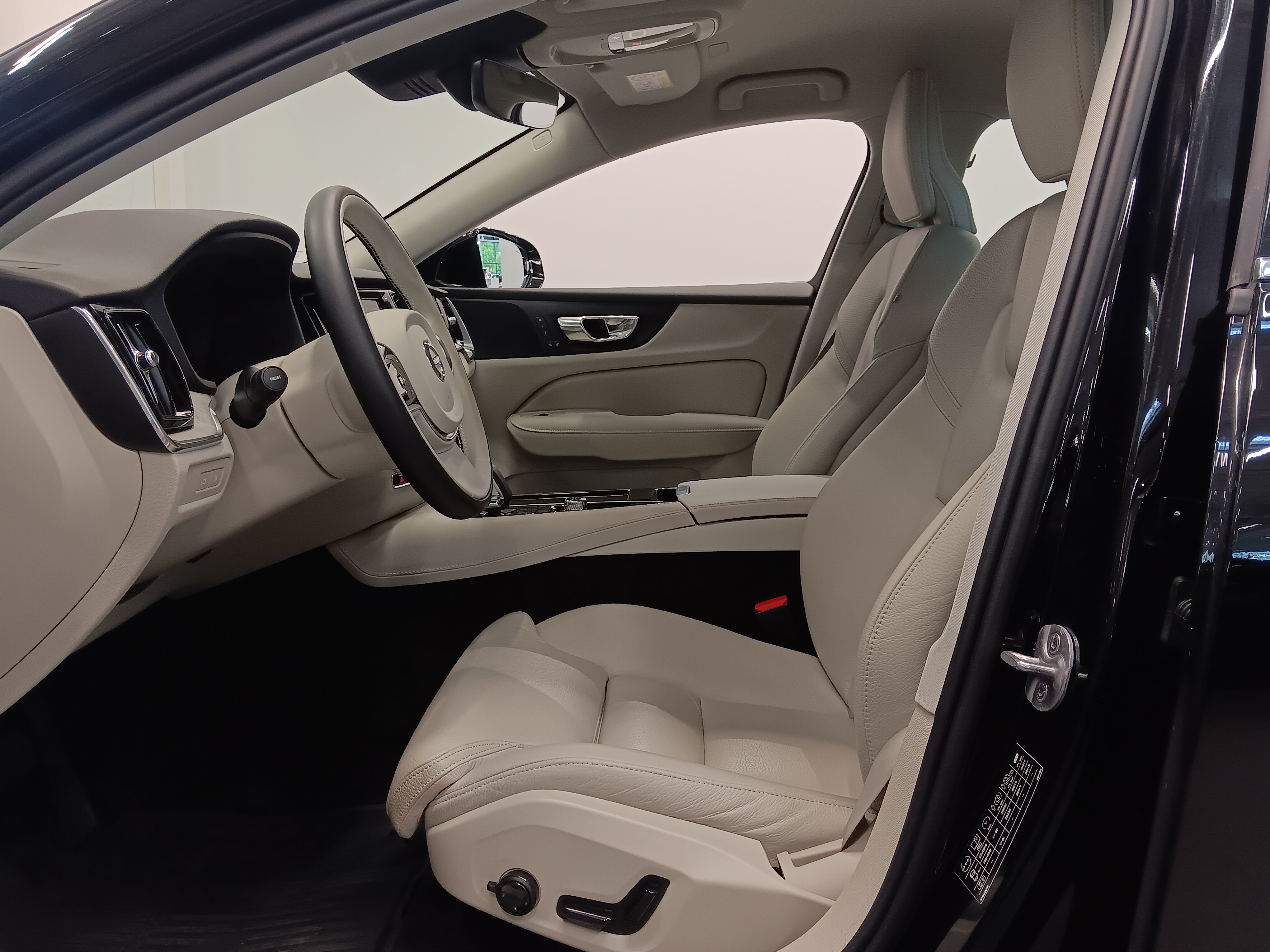 VOLVO S60 2023