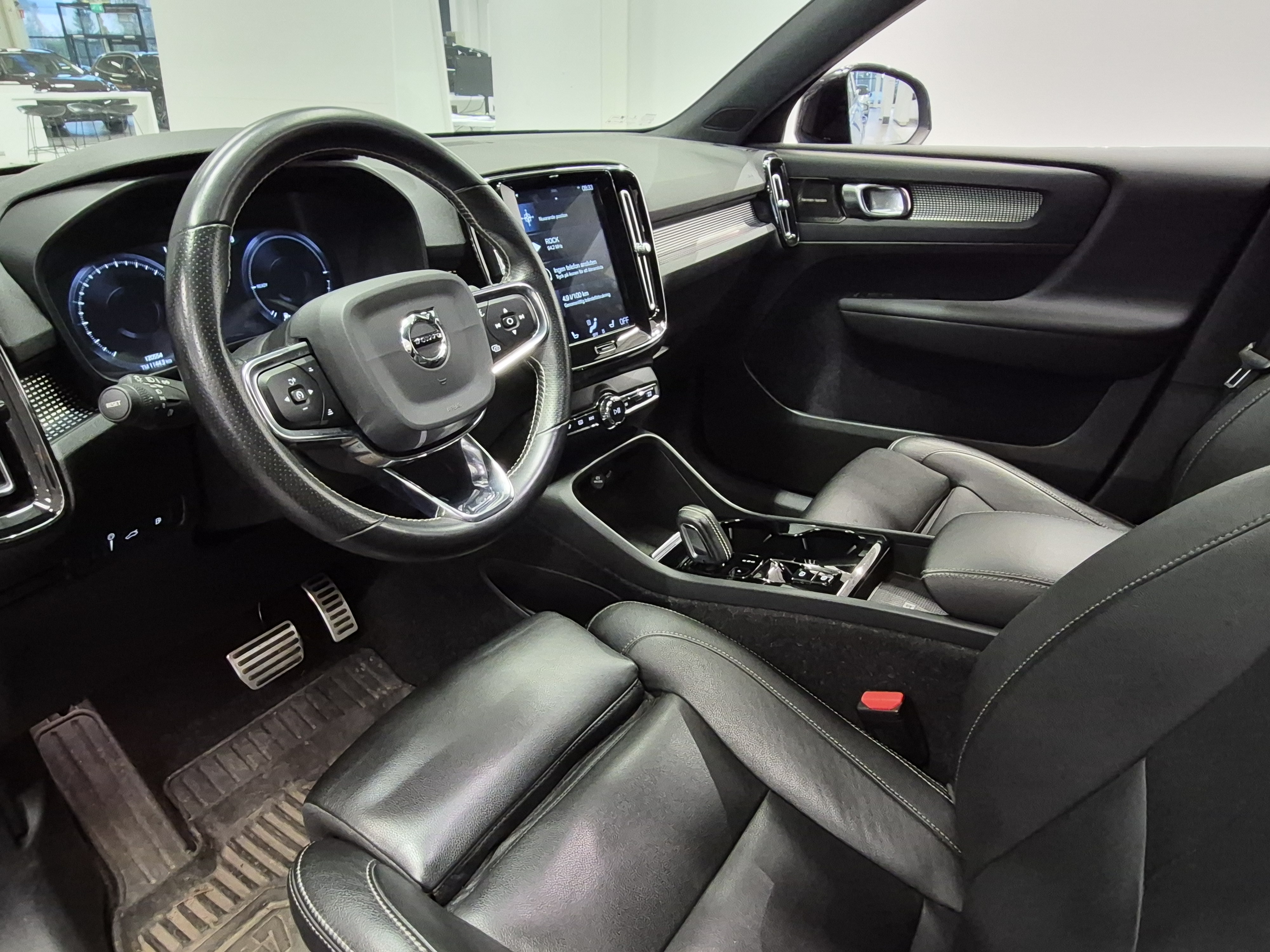 VOLVO XC40 2021