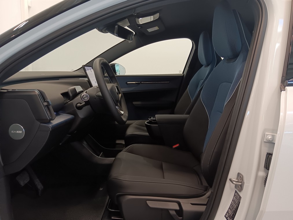 VOLVO EX30 2024