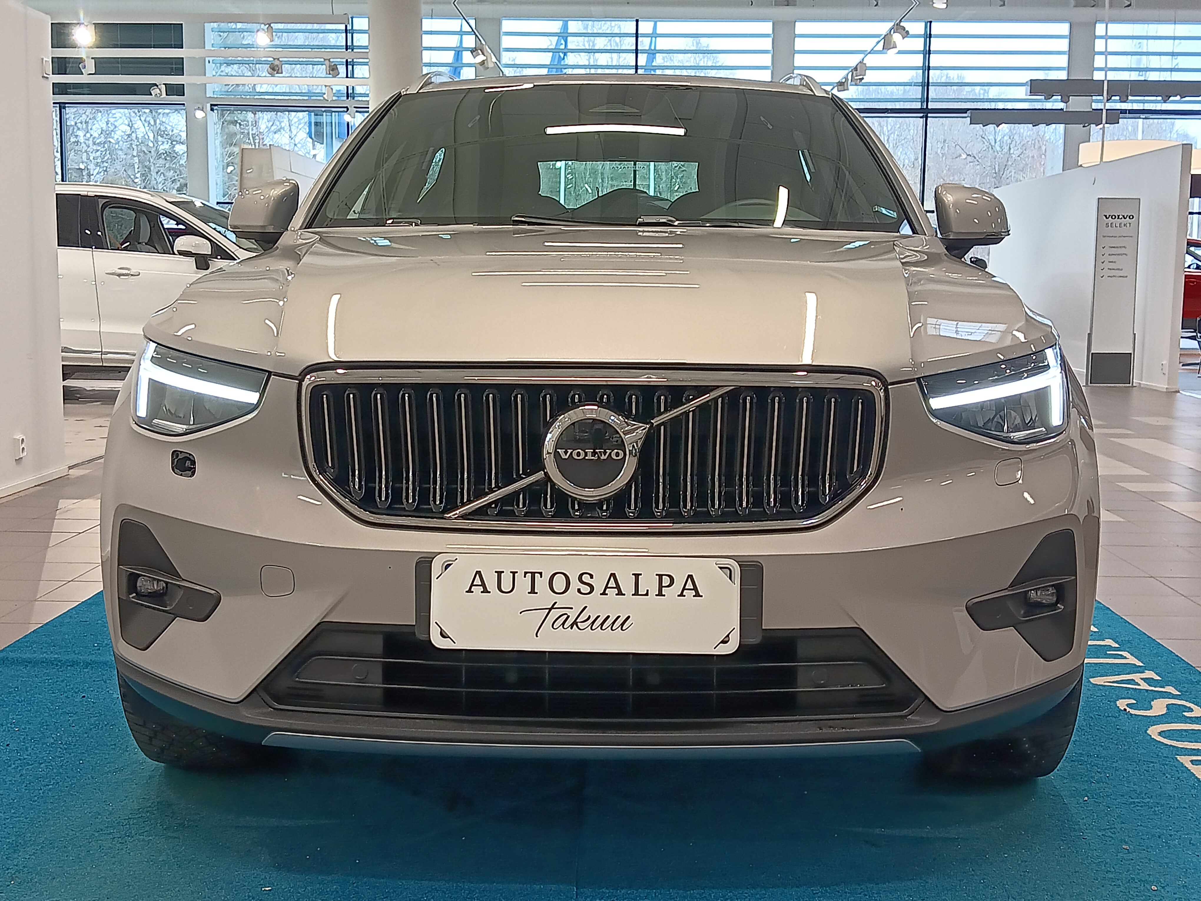 VOLVO XC40 2023