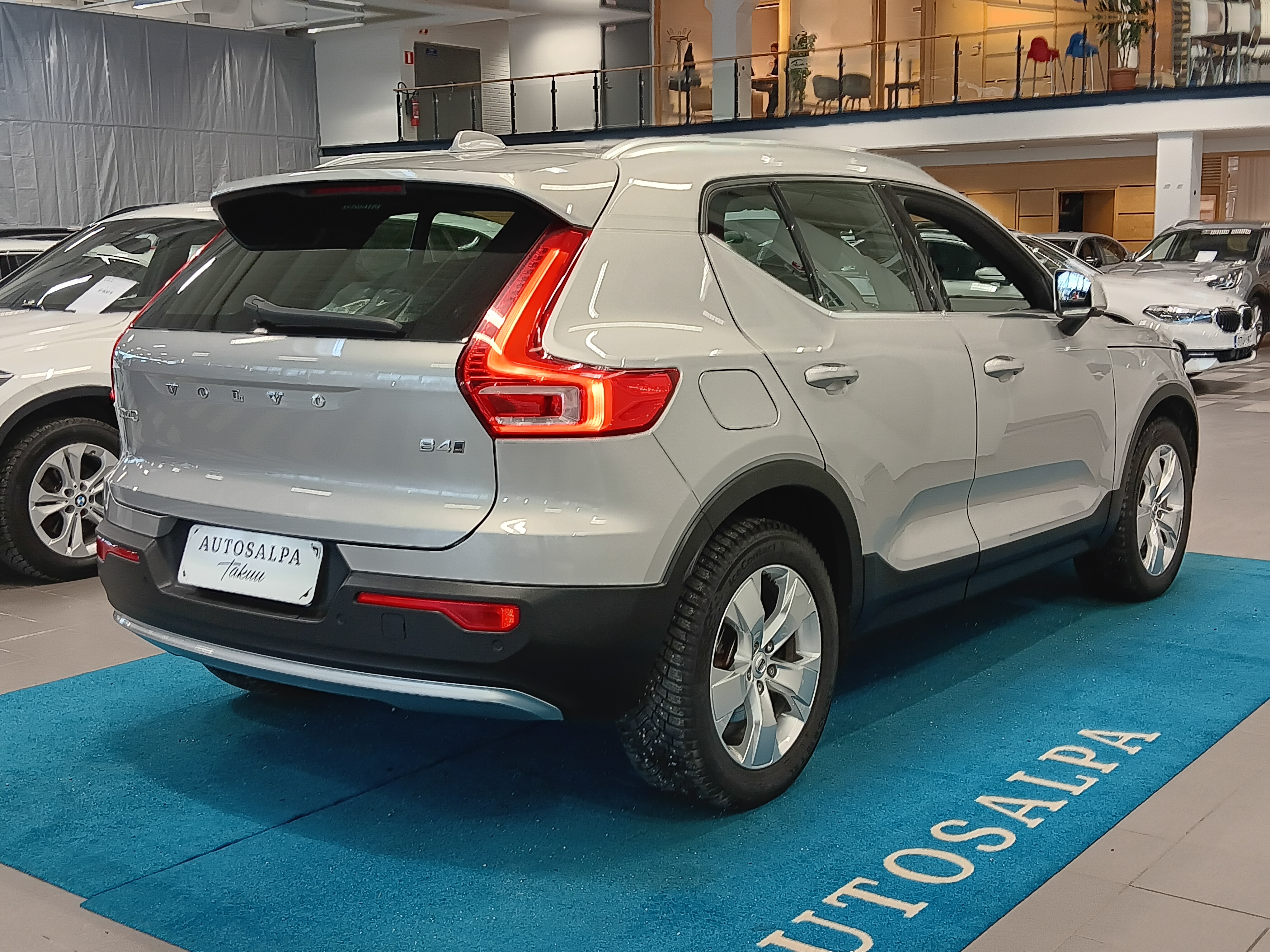 VOLVO XC40 2023