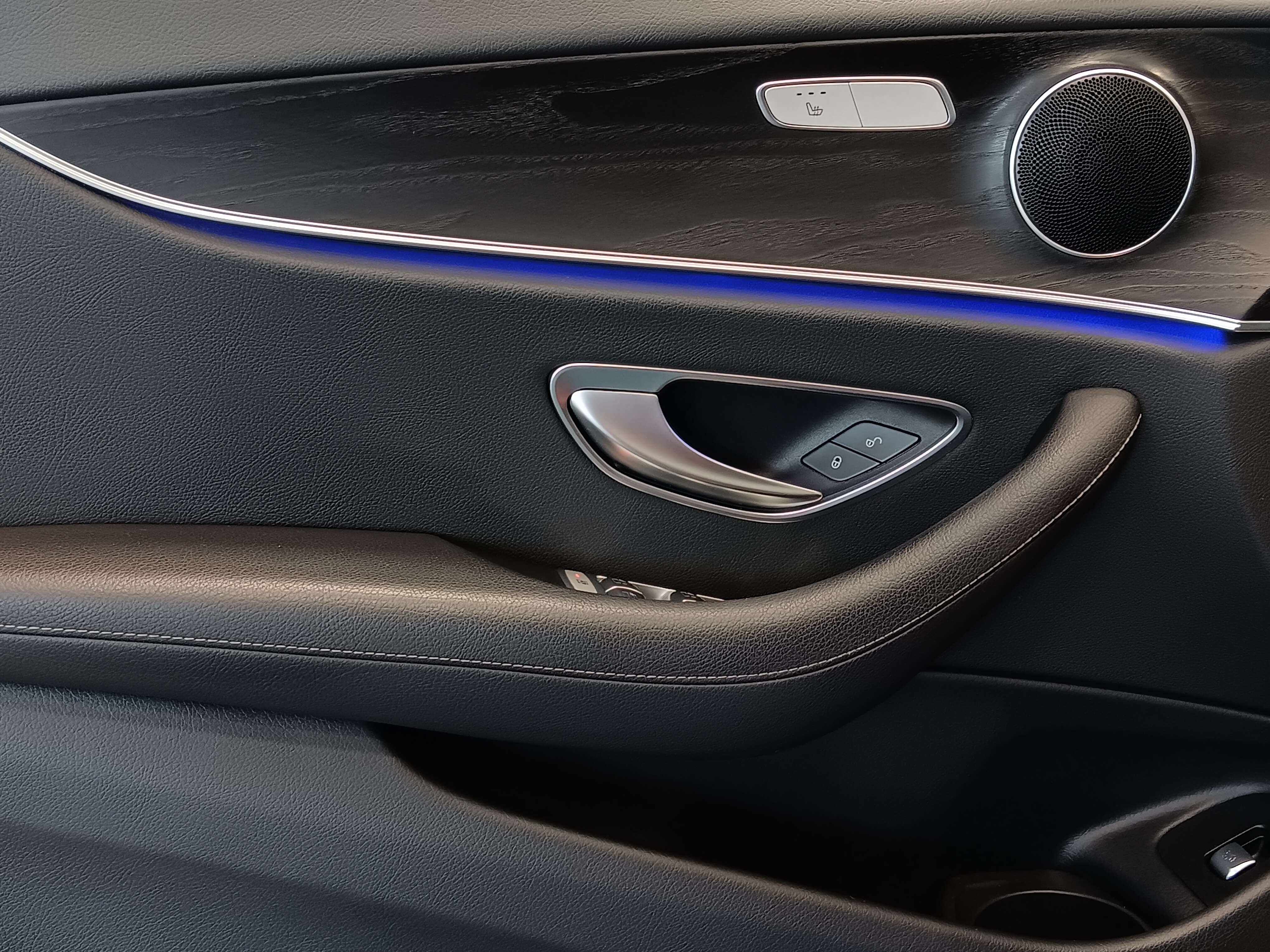 MERCEDES-BENZ E 2023