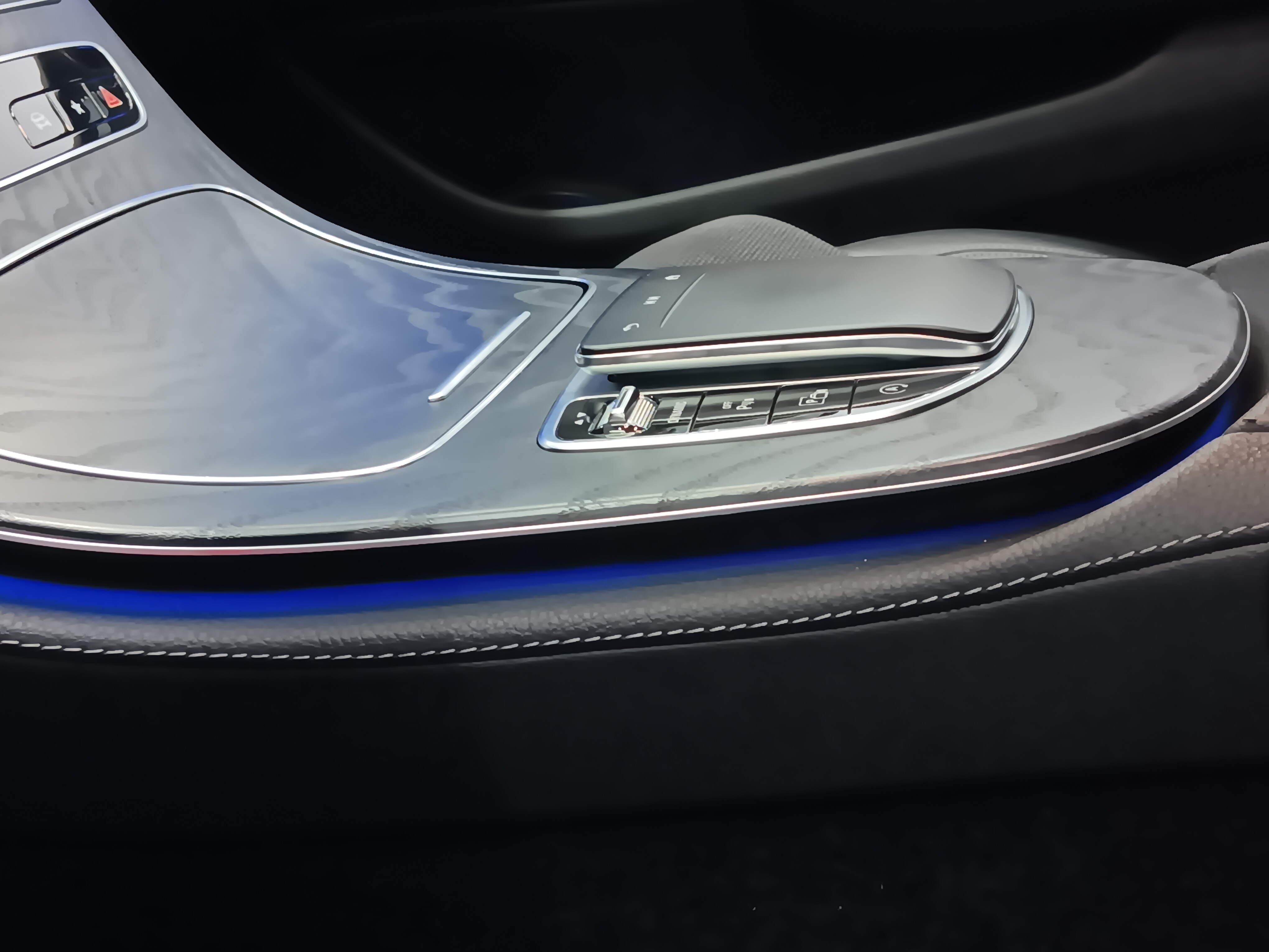 MERCEDES-BENZ E 2023