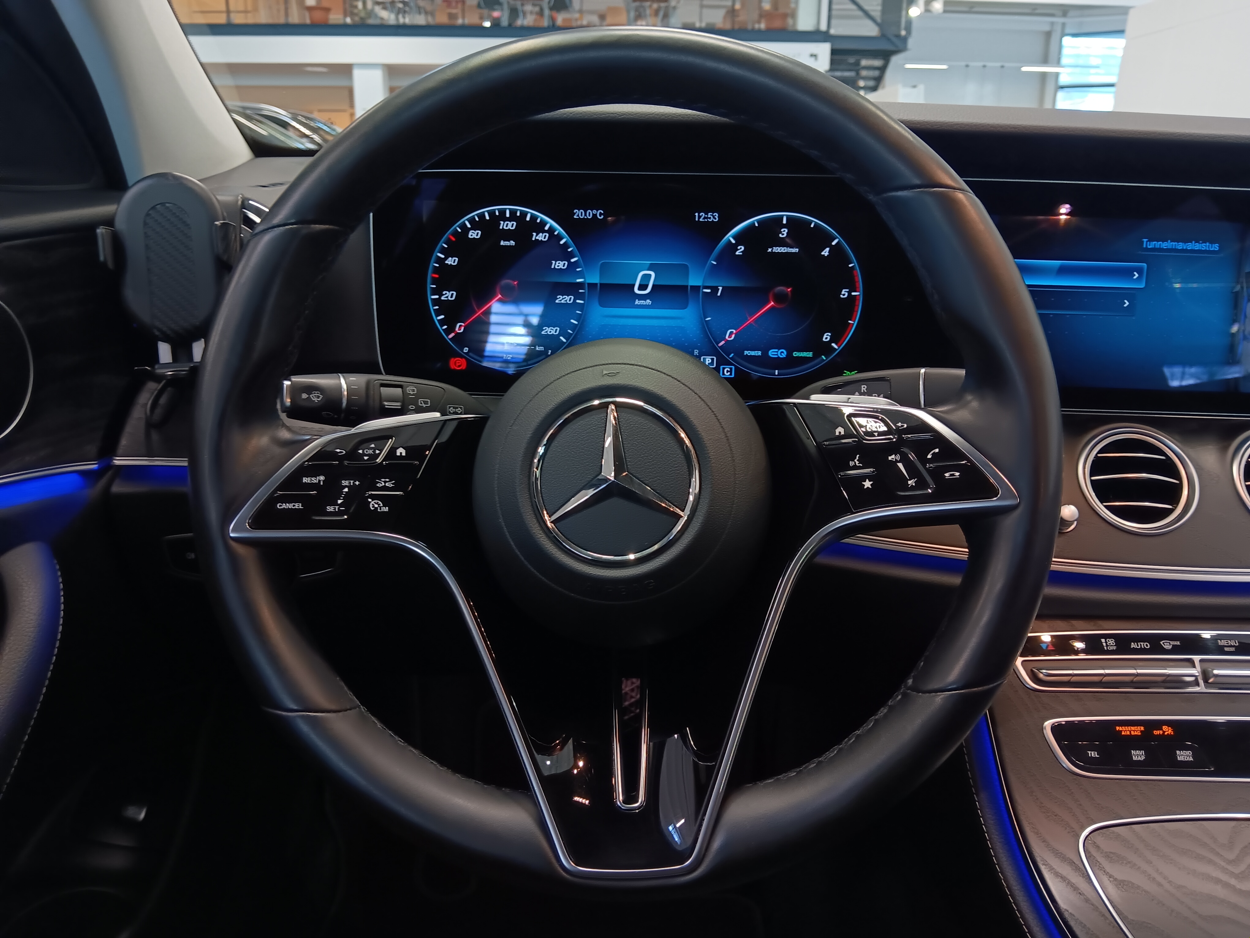 MERCEDES-BENZ E 2023