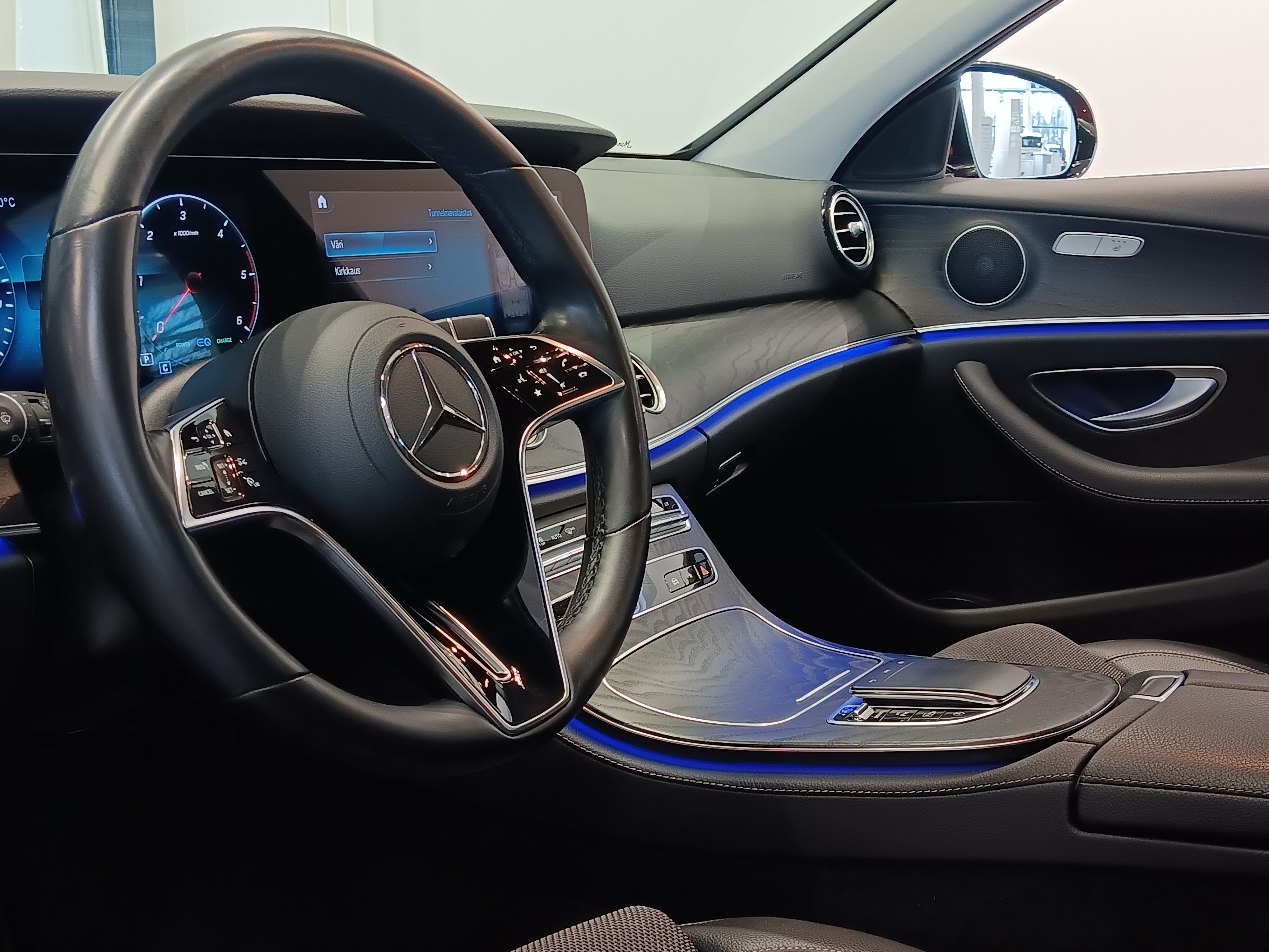 MERCEDES-BENZ E 2023