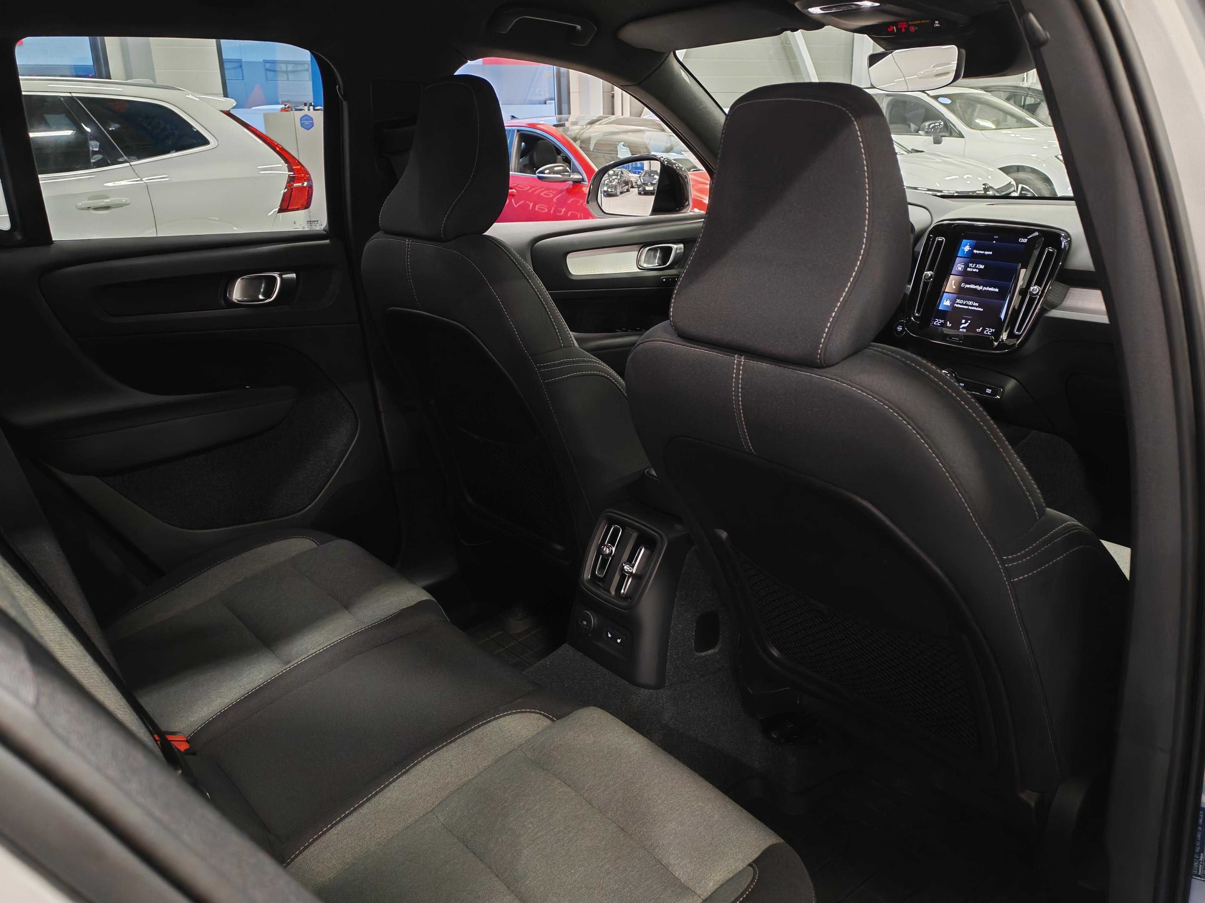 VOLVO XC40 2024