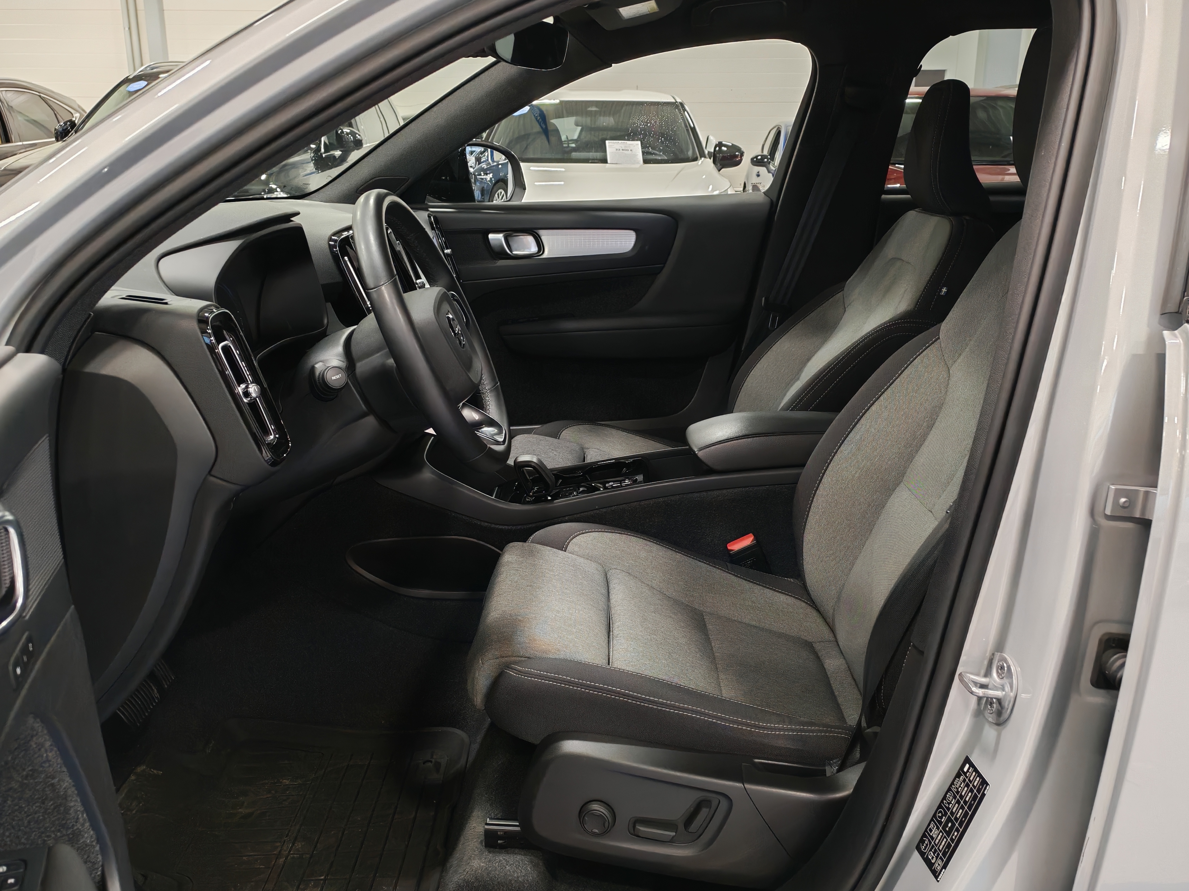 VOLVO XC40 2024