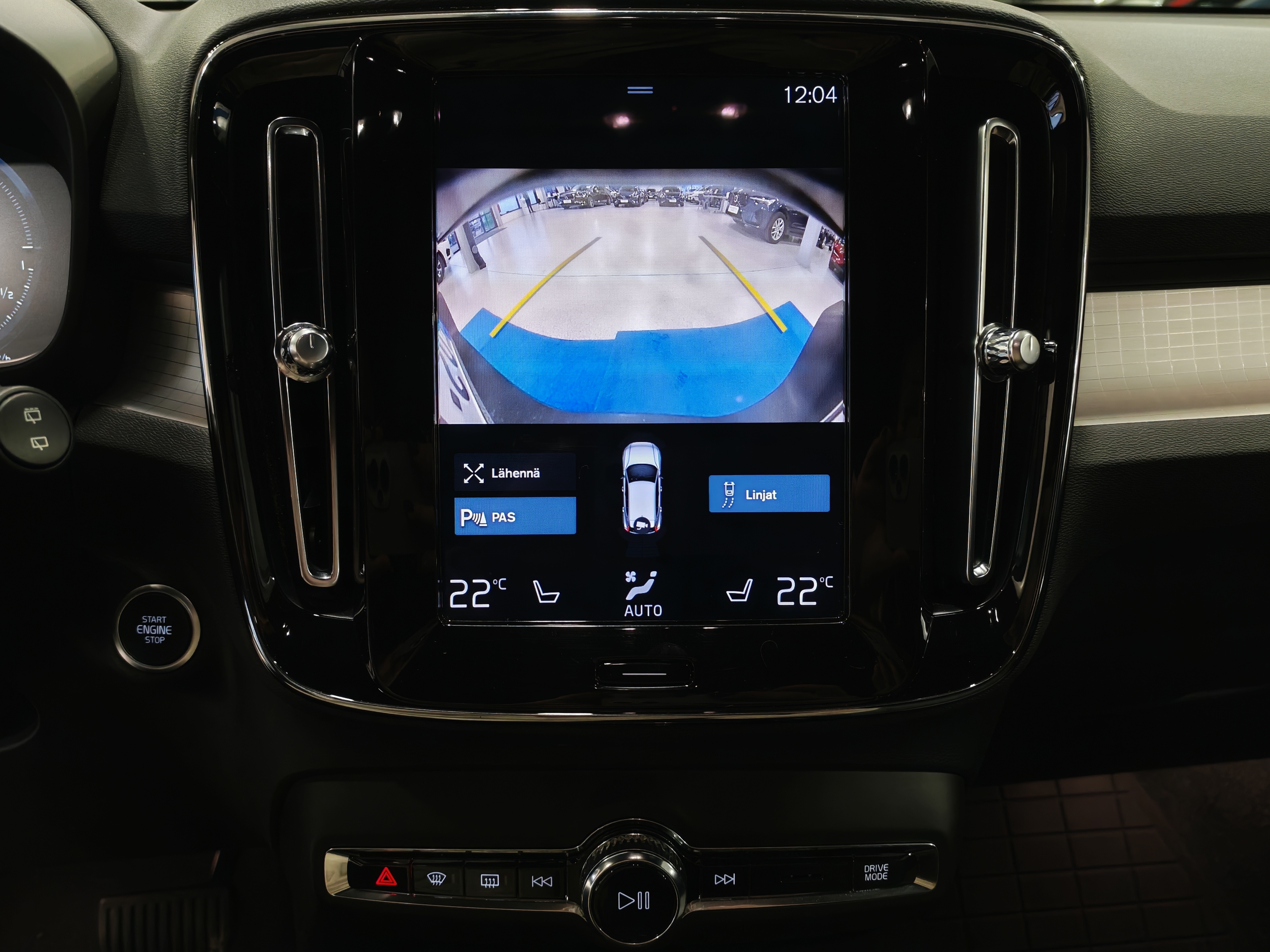 VOLVO XC40 2024