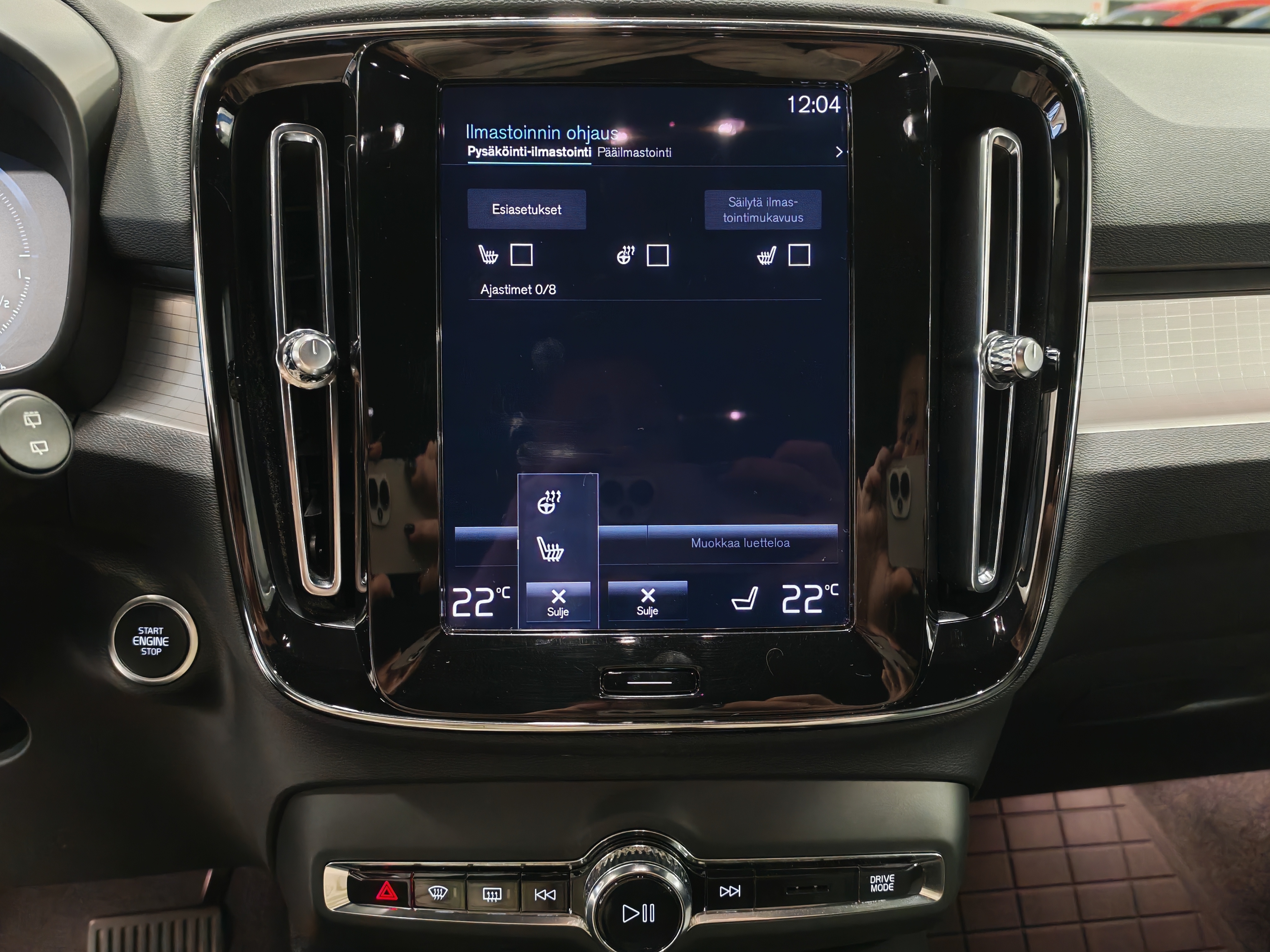 VOLVO XC40 2024