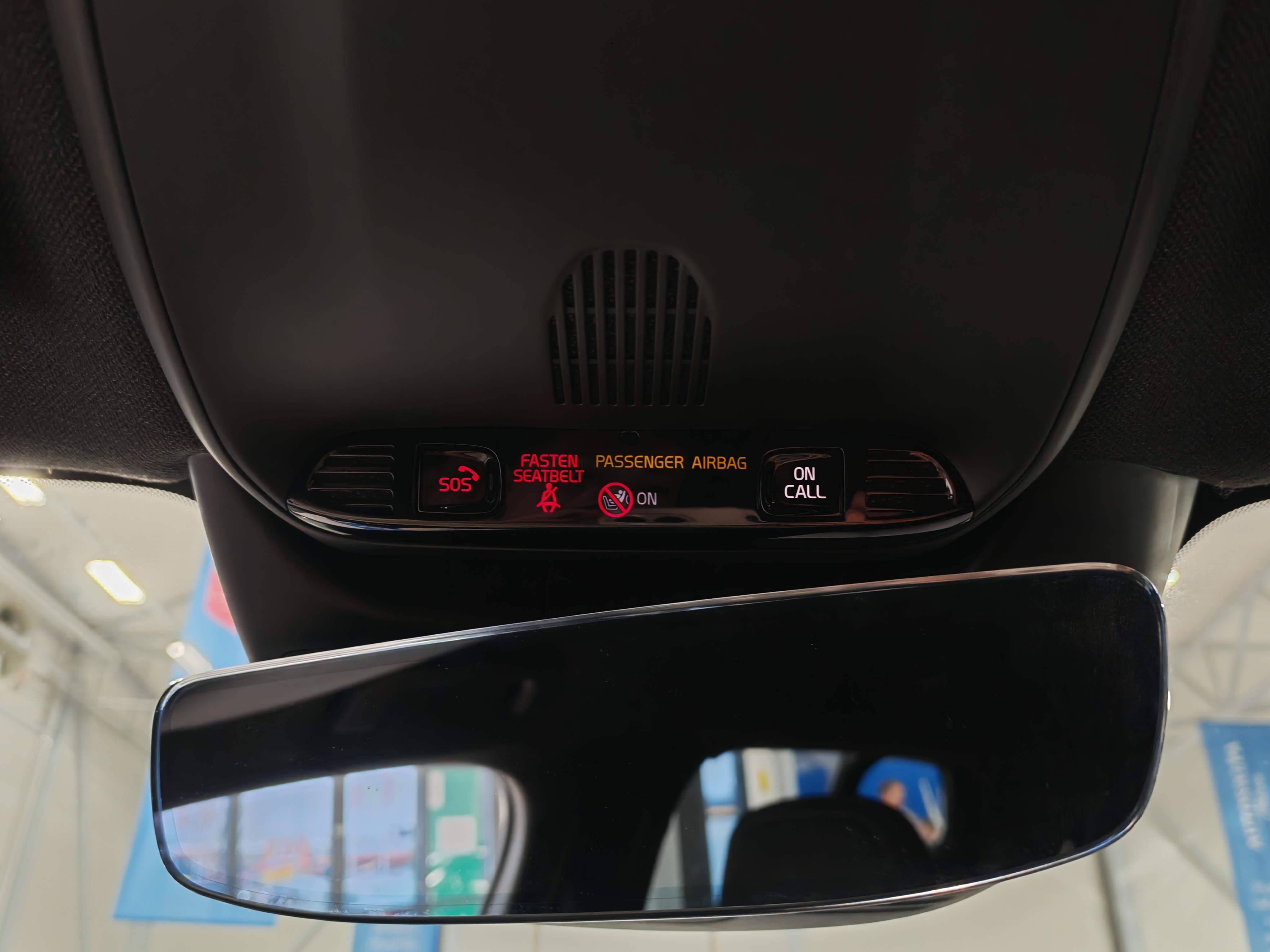 VOLVO XC40 2024