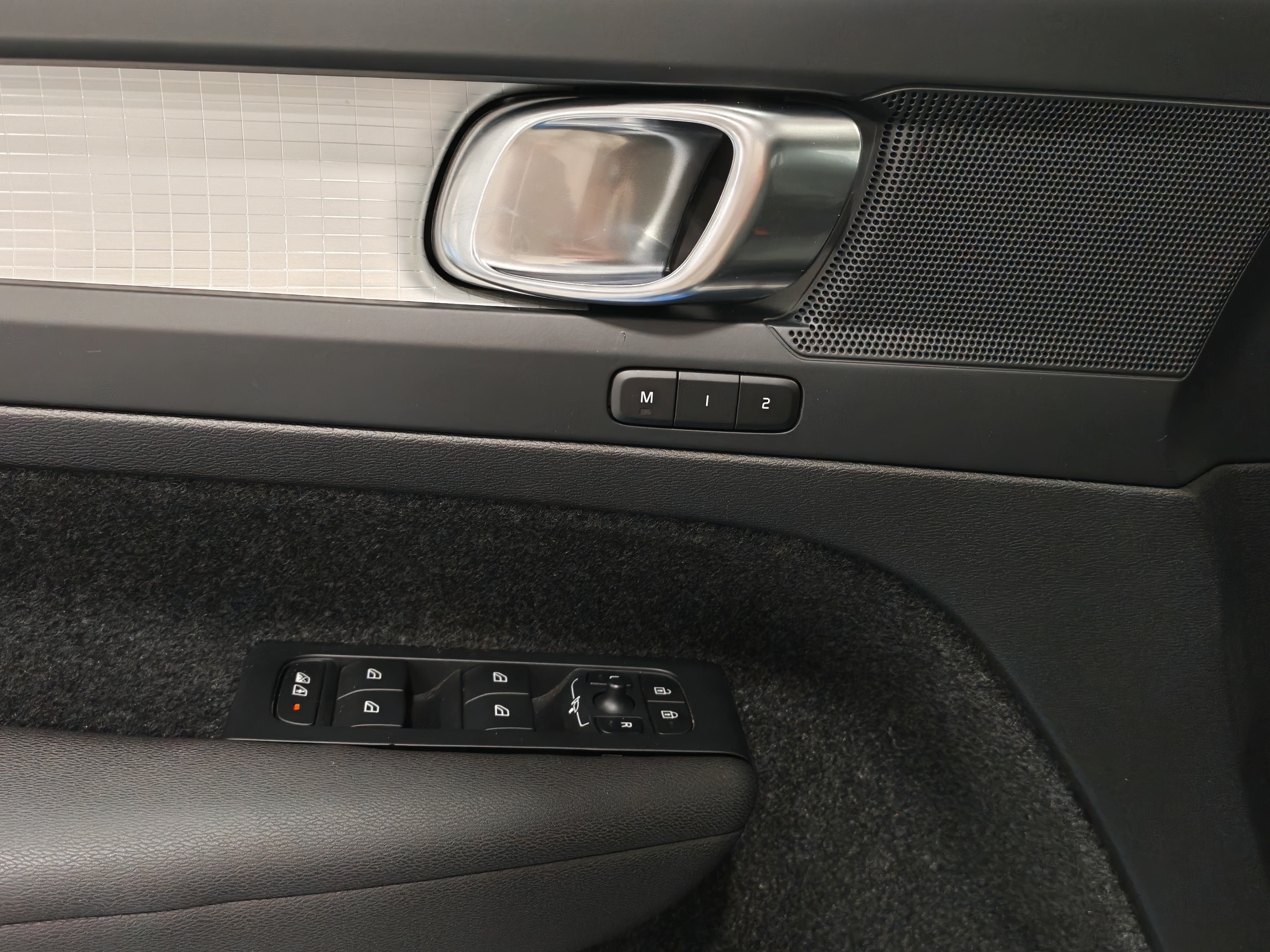 VOLVO XC40 2024