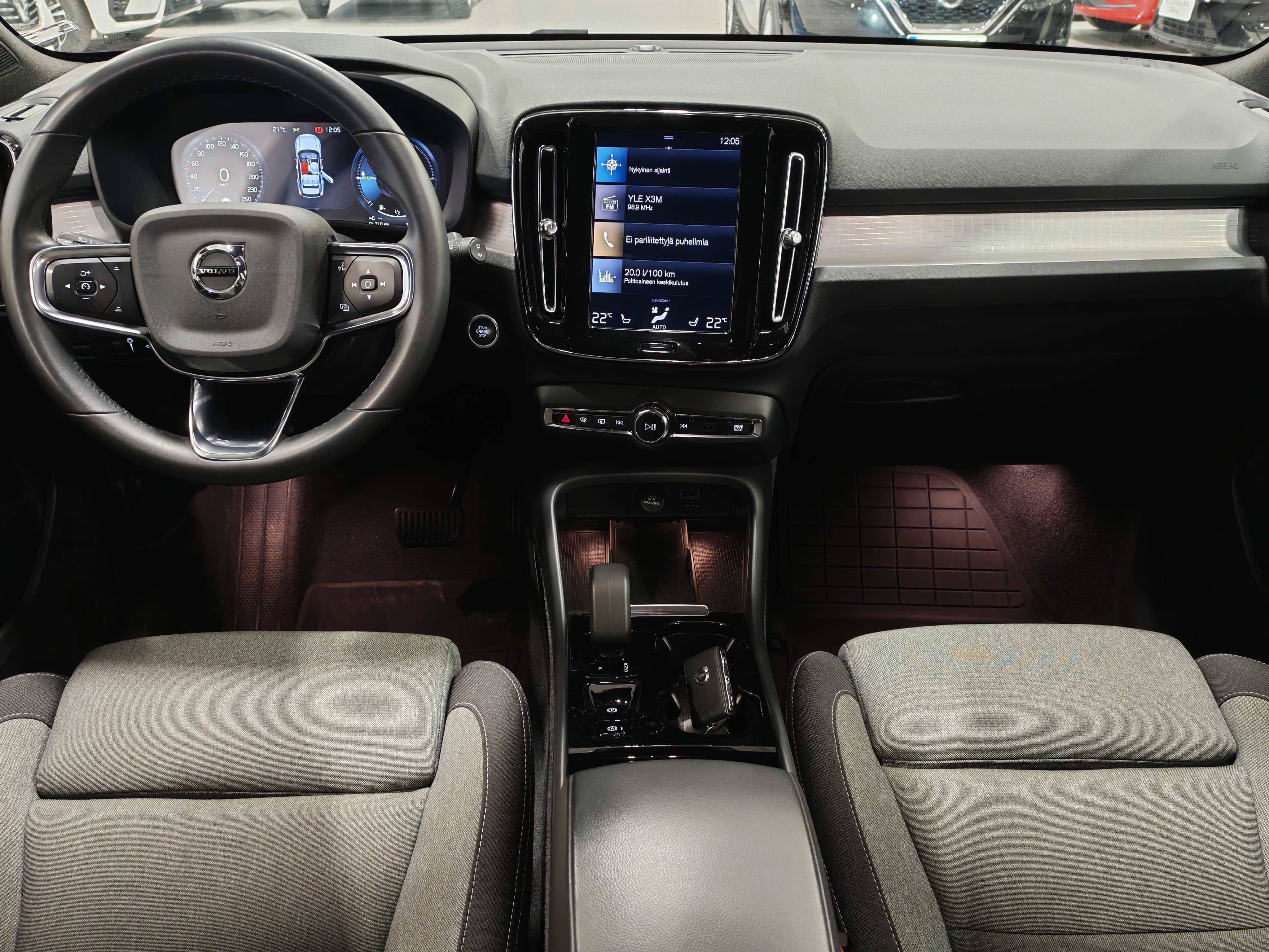 VOLVO XC40 2024