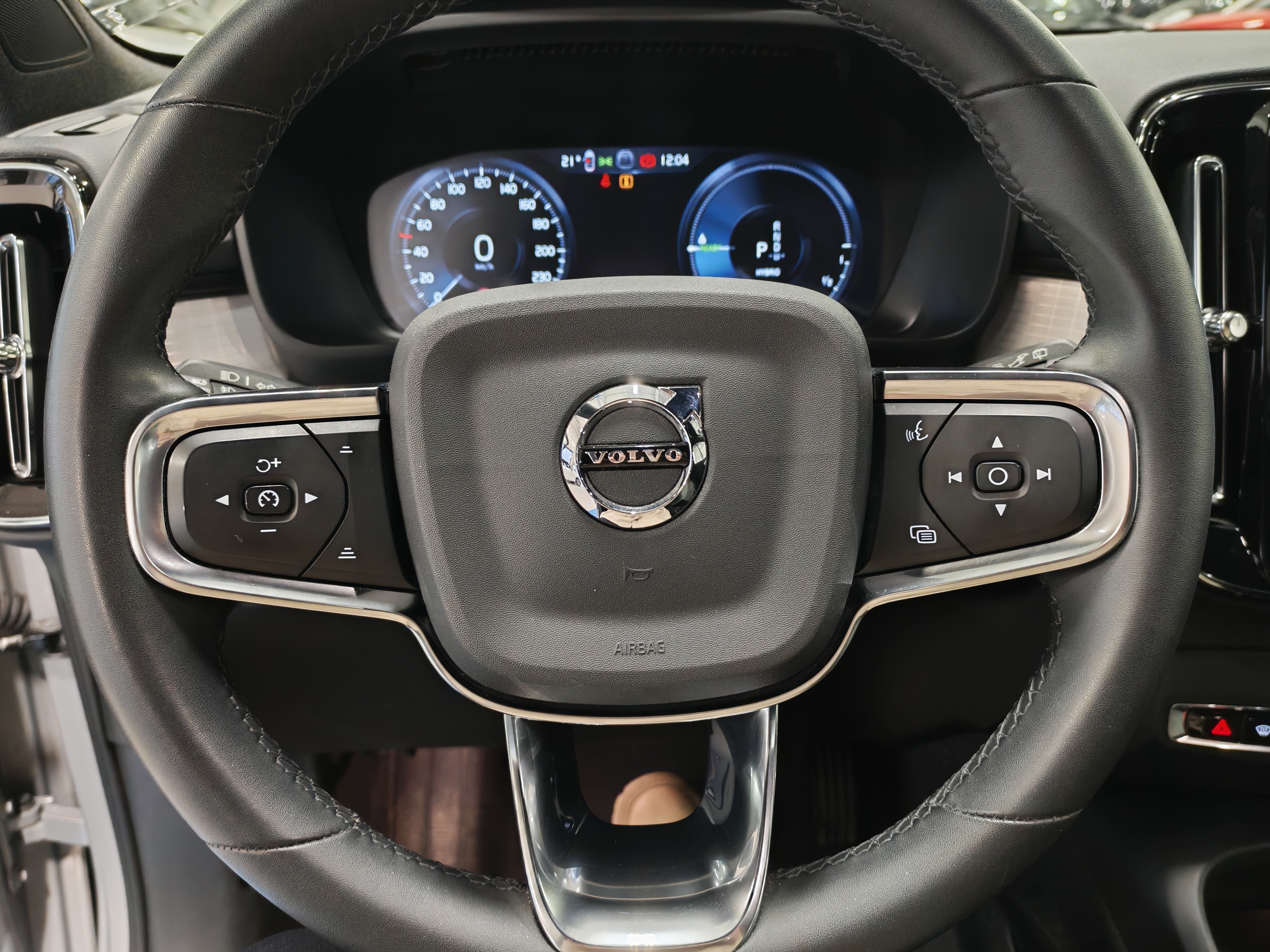 VOLVO XC40 2024