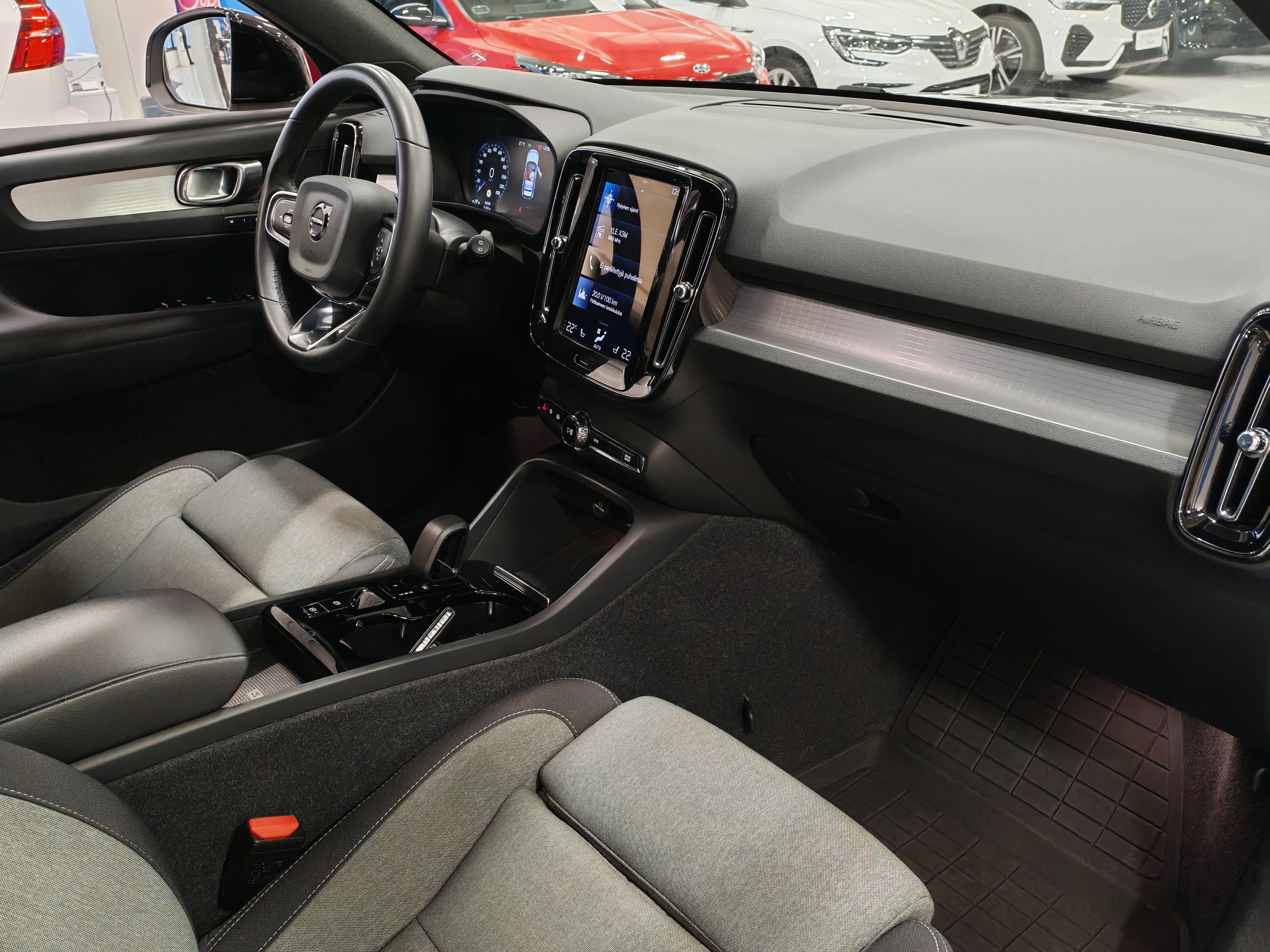 VOLVO XC40 2024