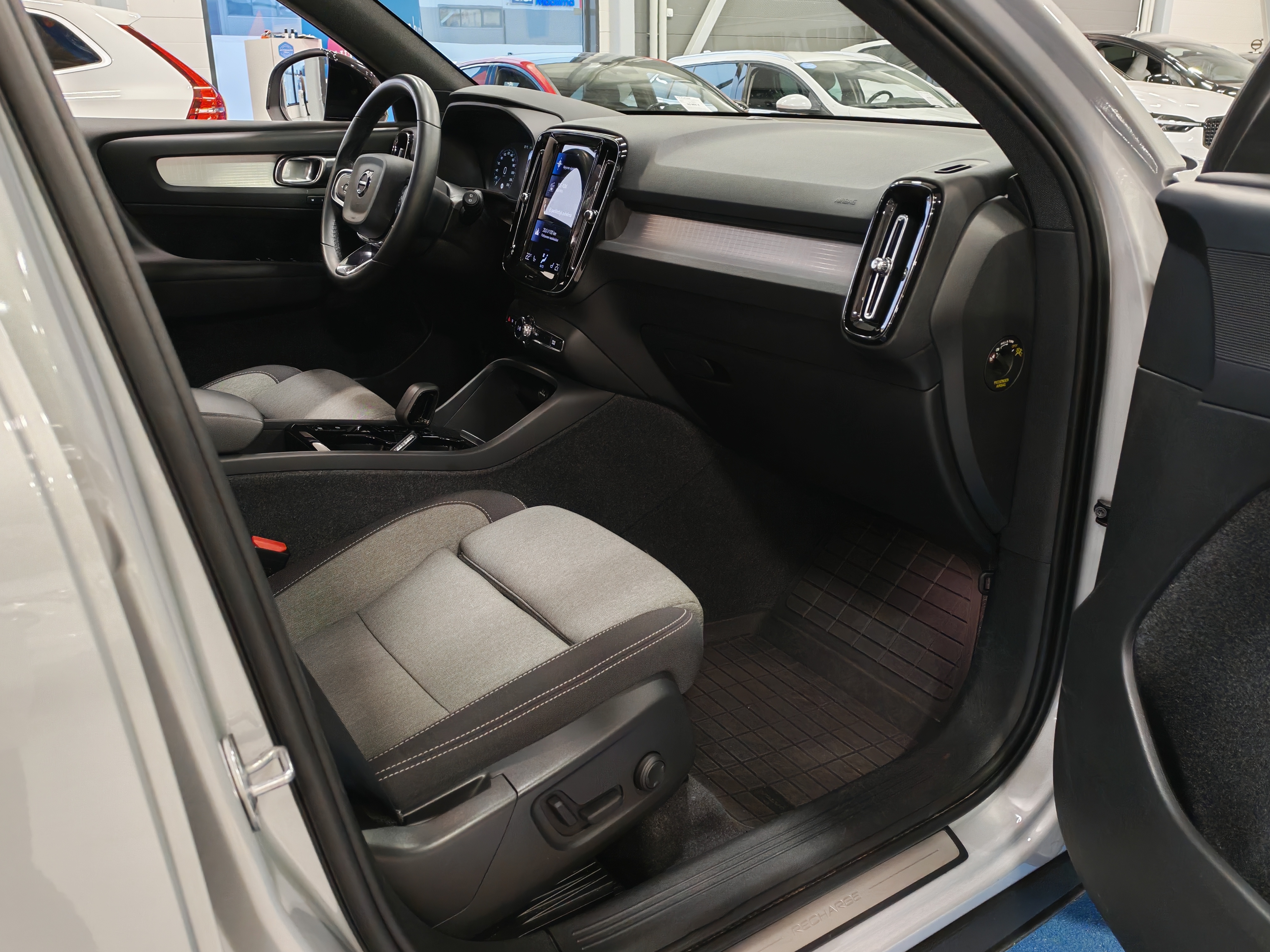 VOLVO XC40 2024