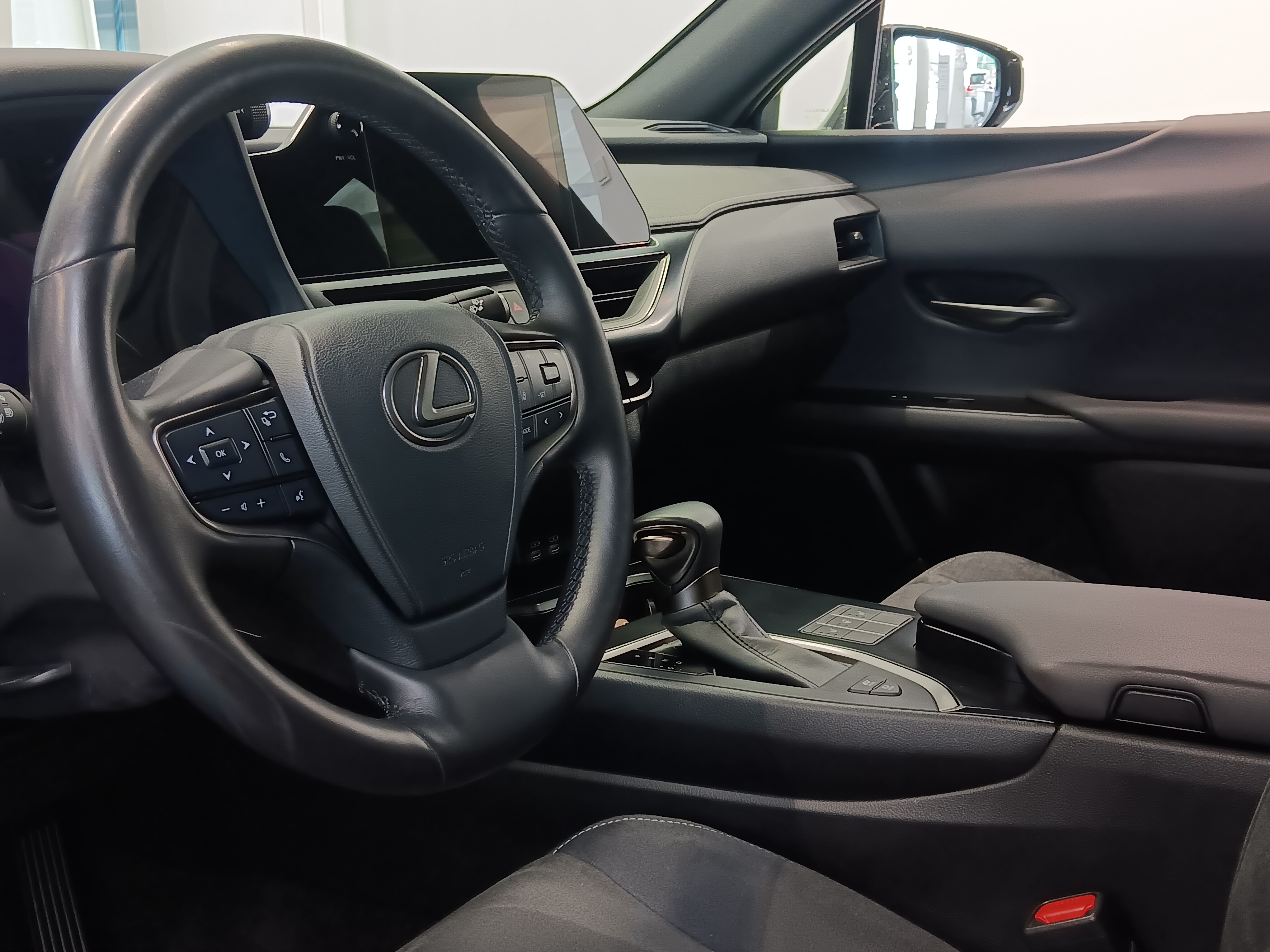 LEXUS UX 2023