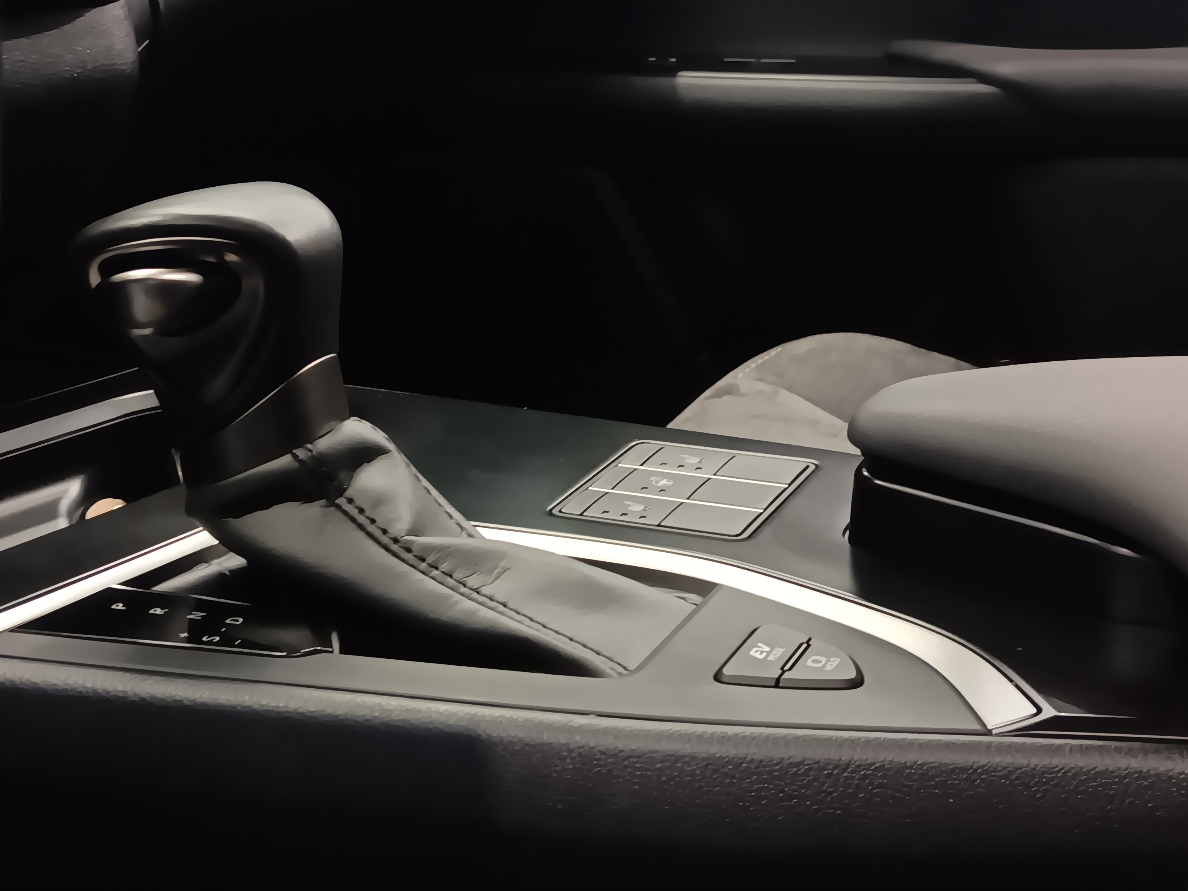LEXUS UX 2023