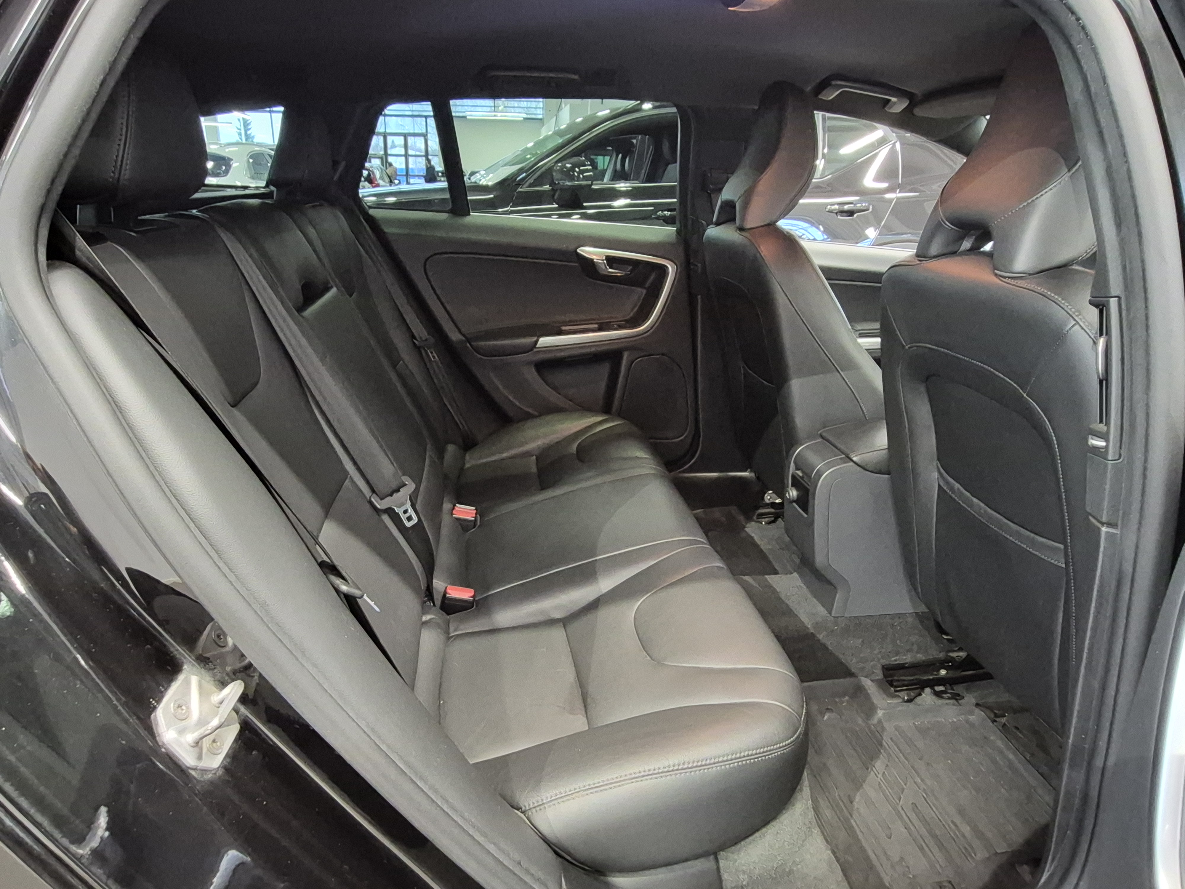VOLVO V60 2016