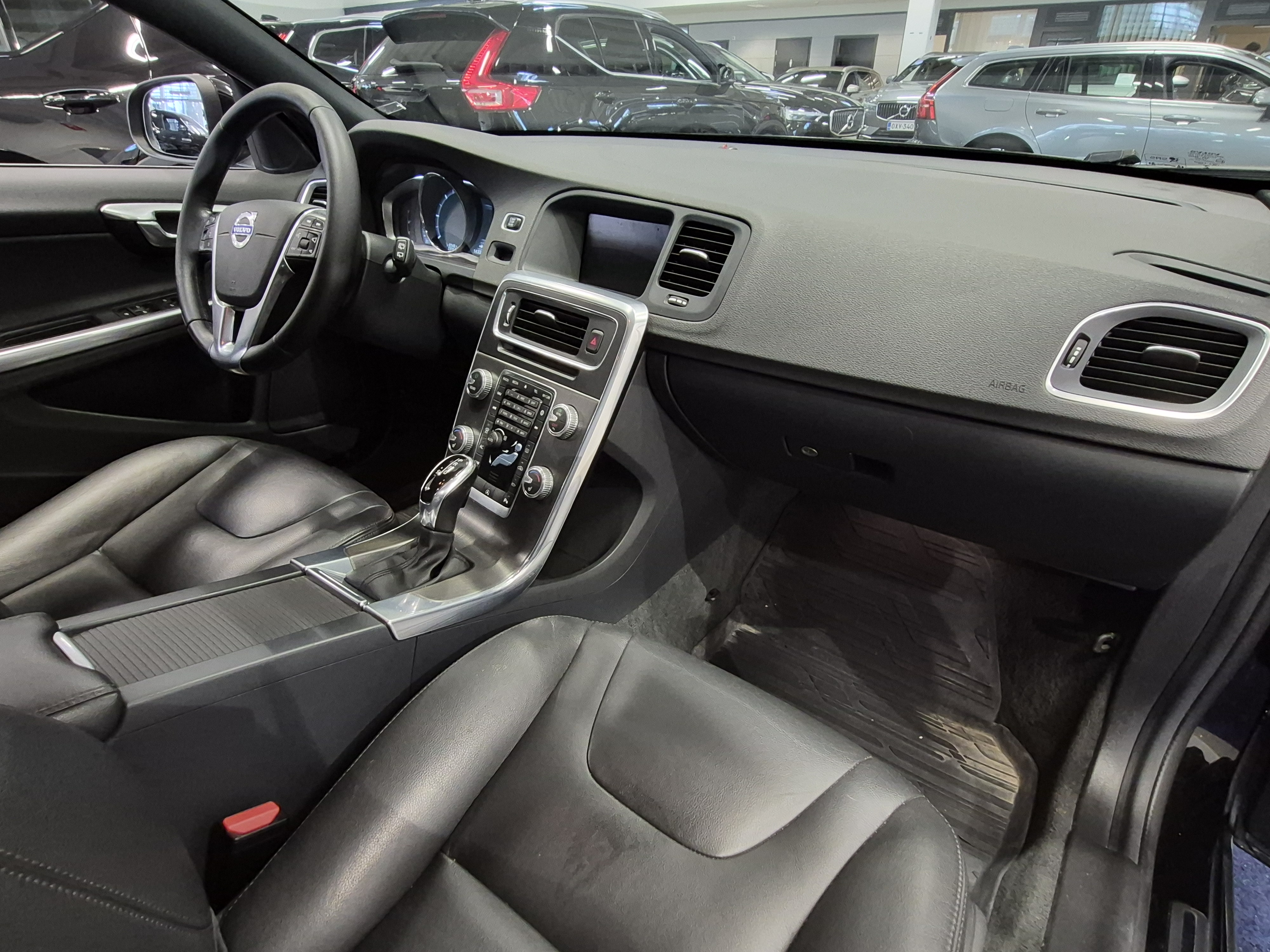 VOLVO V60 2016